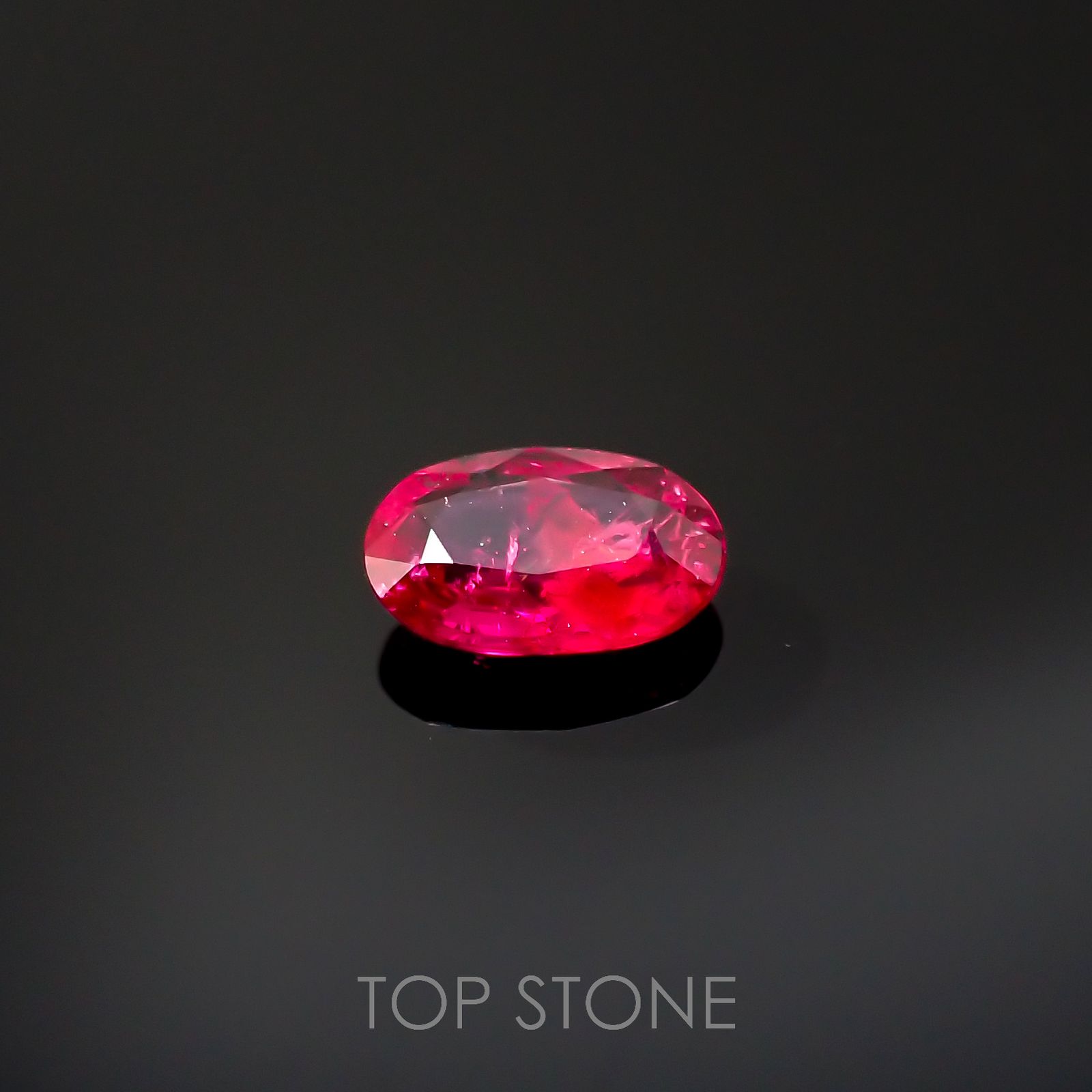 ルビー(宝石名ルビー)モザンビーク産 0.42ct 識別済[220616089]5.6x3.8mm前後