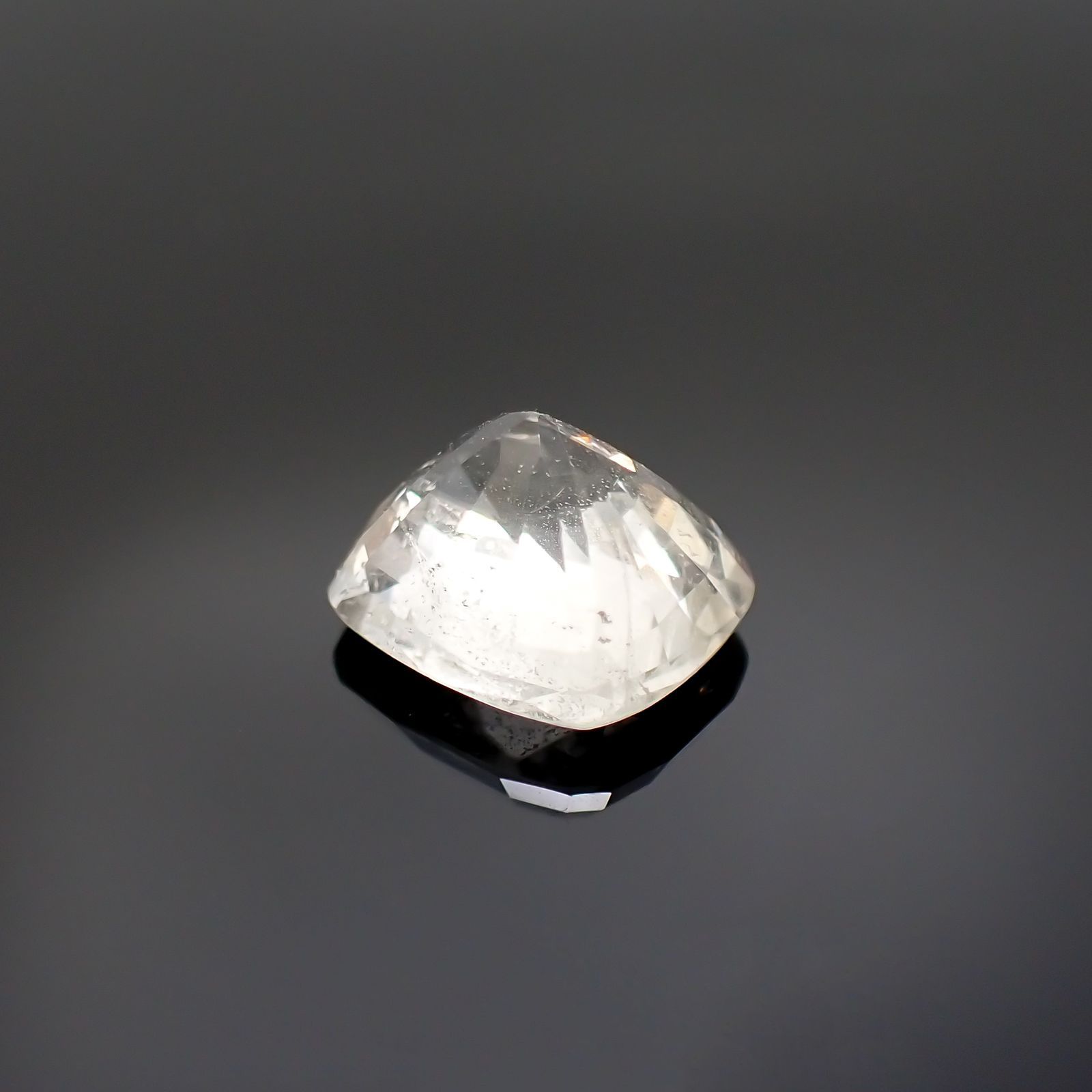 ジェレメジェバイト(宝石名エレメージェバイト) ビルマ産 2.583ct ソ付(彩珠)[19111877]7.5×8.6mm前後