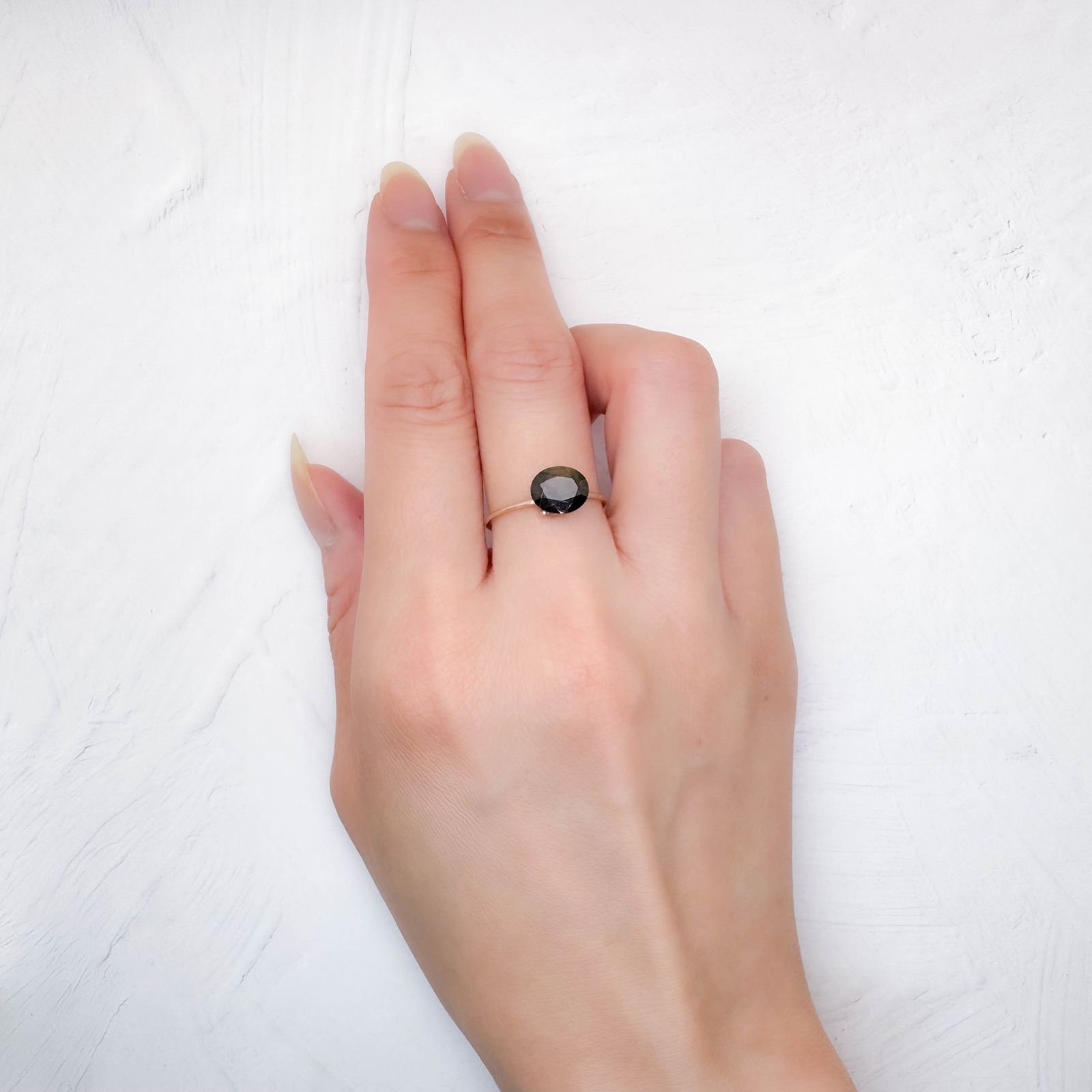 ゴールドシーンサファイア 非加熱(宝石名シーン・サファイア)  ケニア産 1.954ct ソ付(彩珠)[250310224]8.2×6.8mm前後
