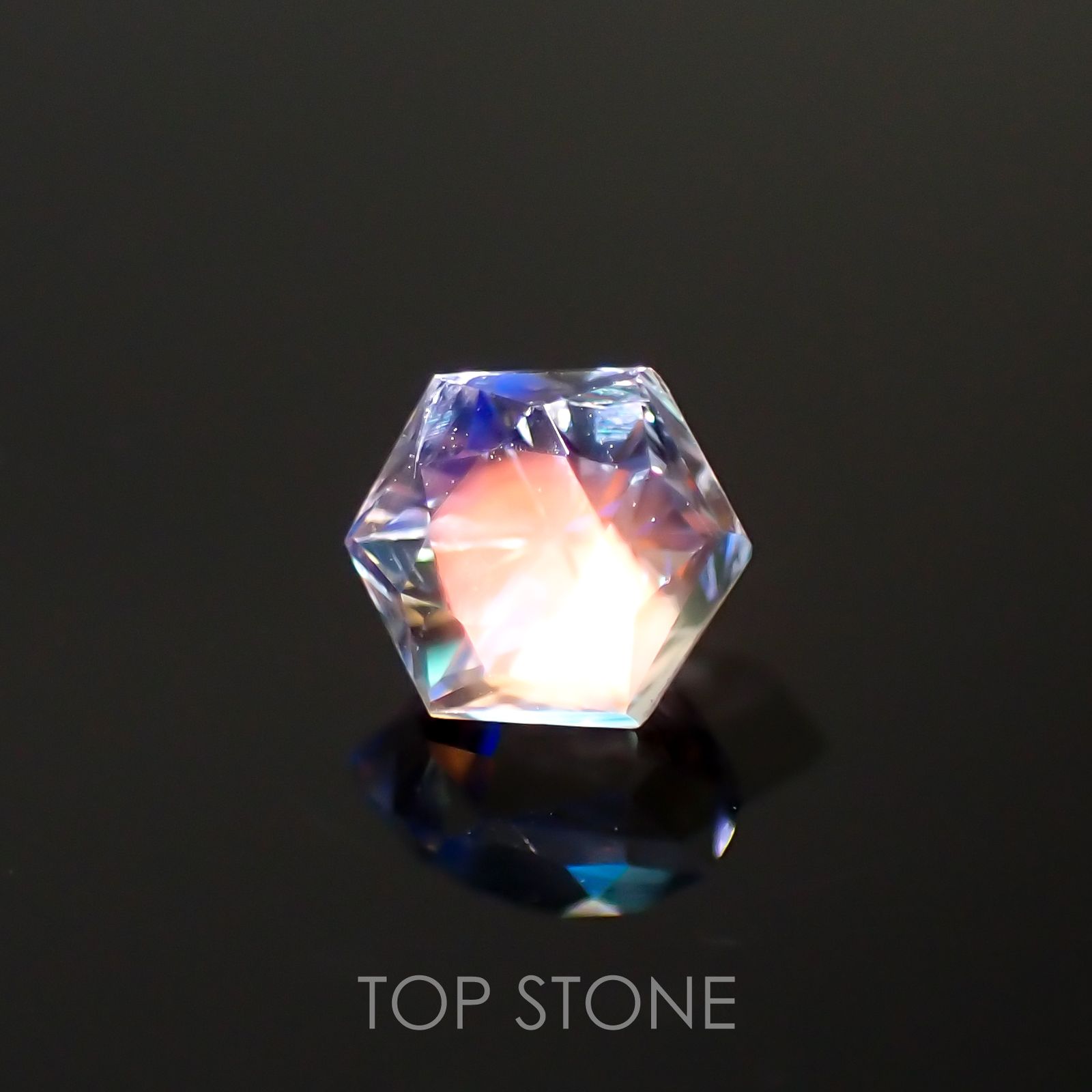 ◇ヘキサゴンカット◇レインボームーンストーン(宝石名ラブラドライト)マダガスカル産 0.39ct 識別済[211113733]4.1x4mm前後