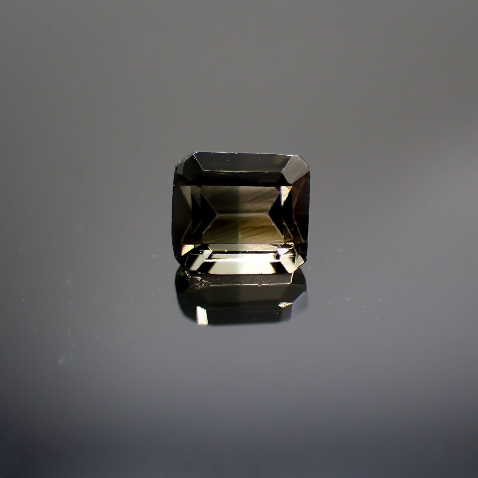 バイカラートルマリン(宝石名バイカラー・トルマリン) ブラジル/アフリカ産 1.02ct 識別済[211013567]5.7×5.1mm前後