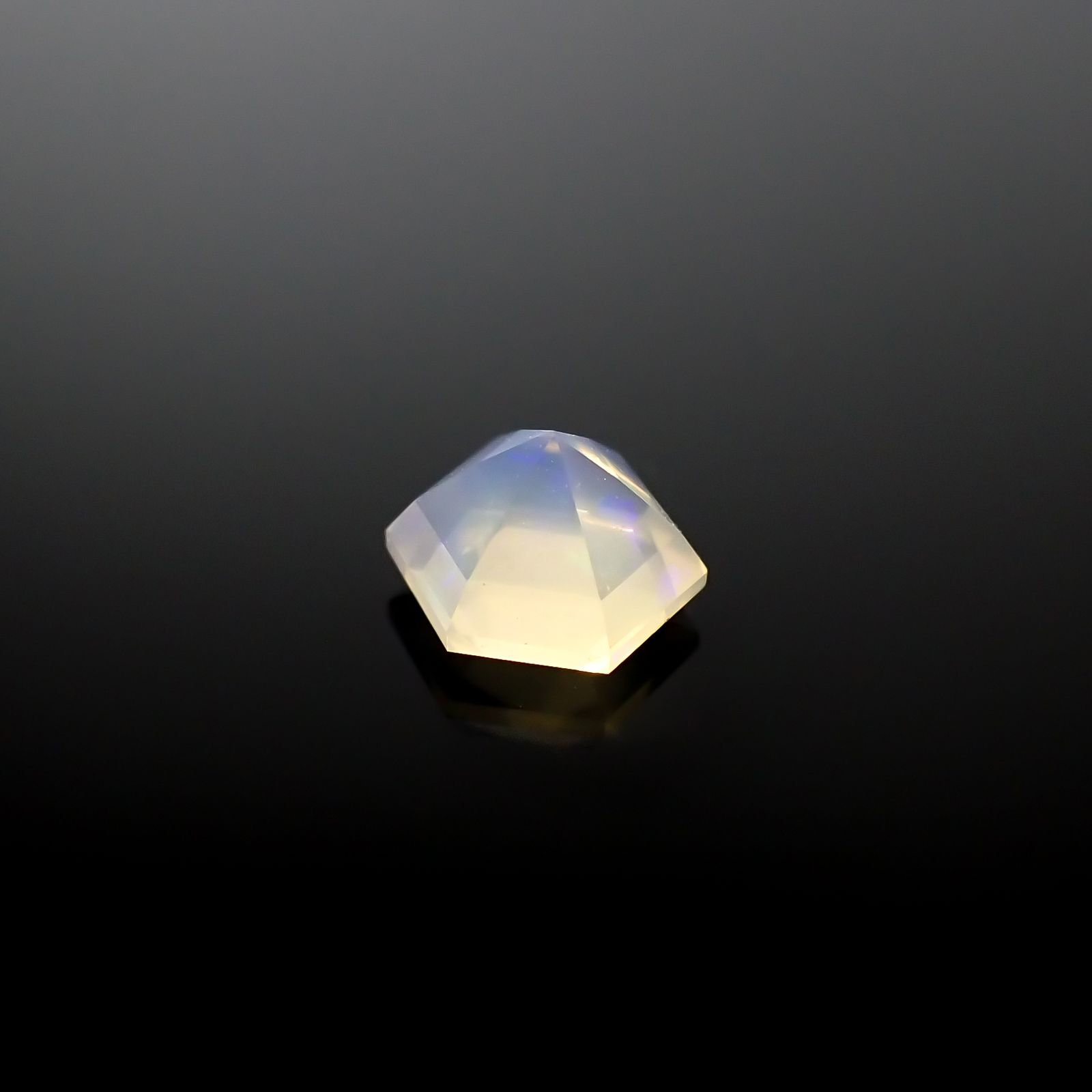 ◇ヘキサゴンカット◇エチオピアオパール エチオピア産 0.18ct[240226212]4.1x3.9mm前後