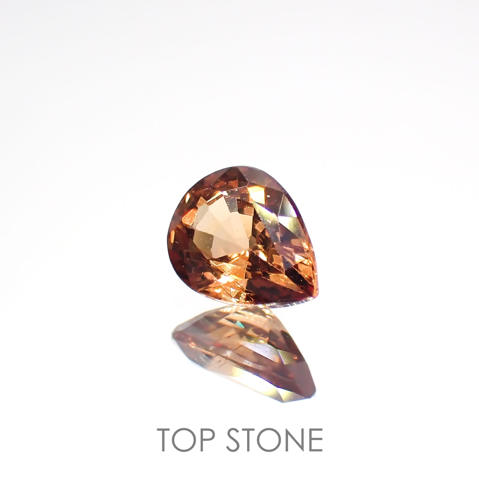 カラーシフトマラヤガーネット(宝石名ガーネット)タンザニア産 0.71ct 識別済[220115010]6.3x4.7mm前後