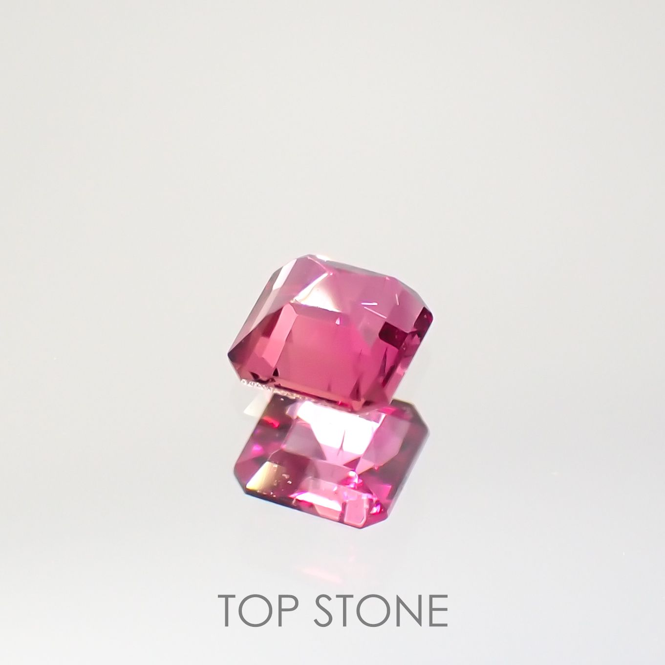 レッドベリル アメリカ・ユタ州産 ルース 0.098ct[210712051]2.8×2.8mm前後
