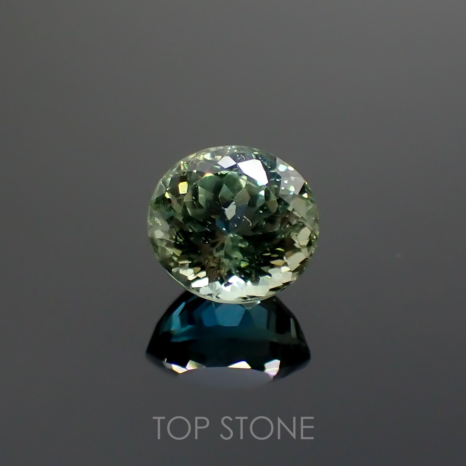 グリーンアパタイト(宝石名アパタイト) マダガスカル産 1.97ct 識別済[20106874]7.4×6.9mm前後