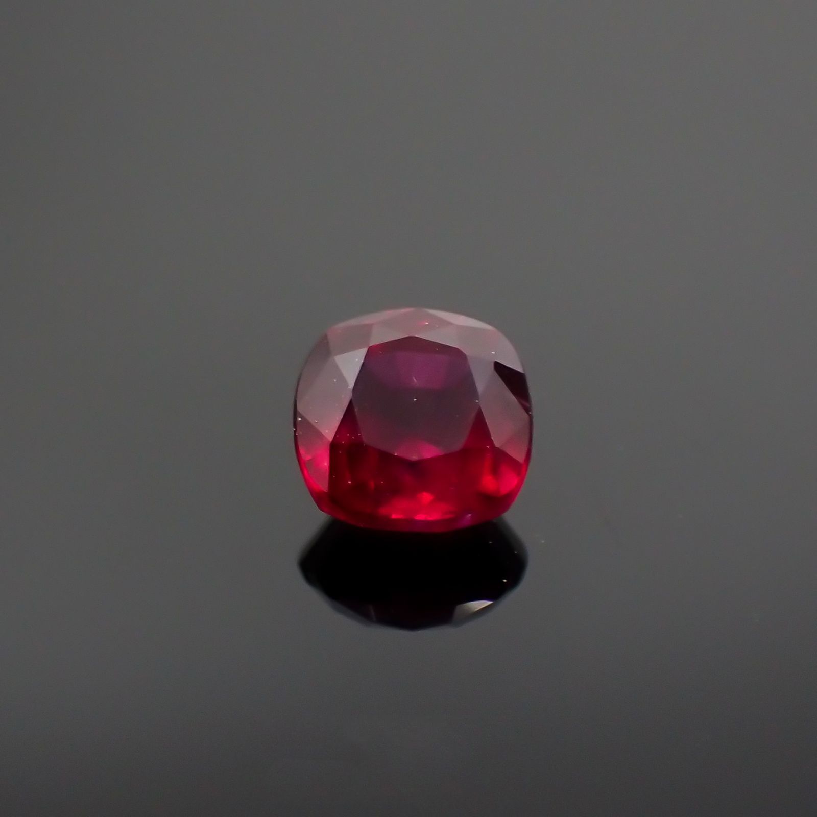 ルビー 非加熱(宝石名ルビー) マダガスカル産 0.45ct 識別済[210711735]4.1×4.1mm前後