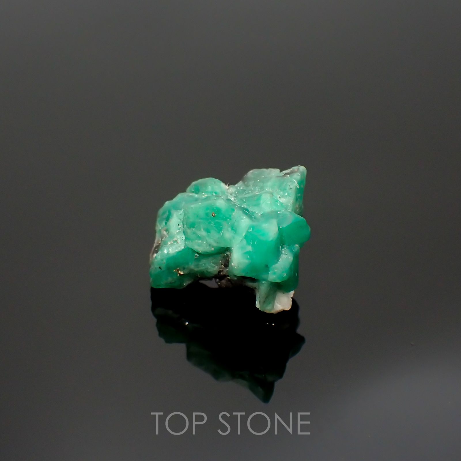 エメラルド原石 コロンビア産 10.92ct[220115508]16.6x14.2mm前後
