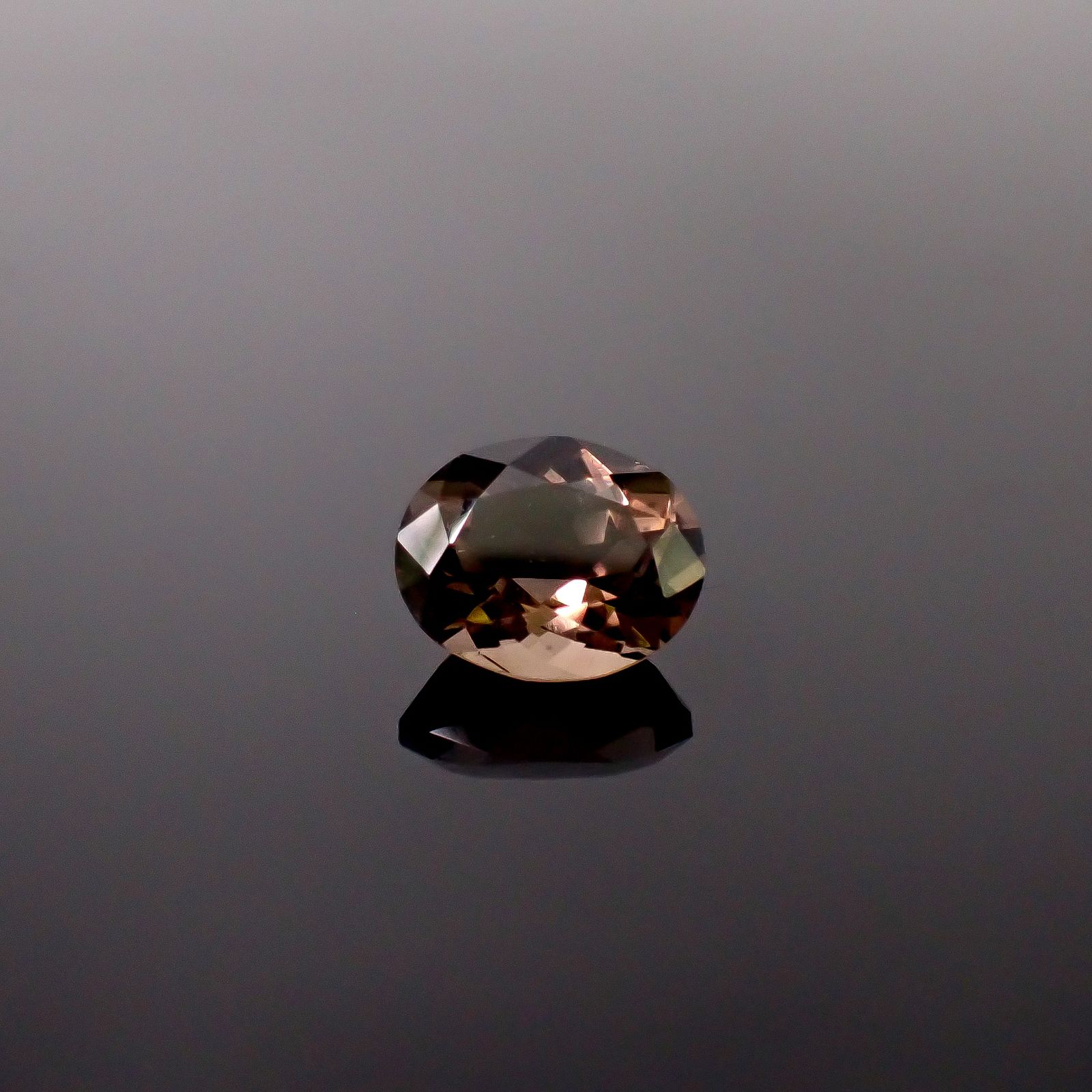 コロンビアナイト コロンビア産 3.10ct / 11x8.9mm前後 [260331927]