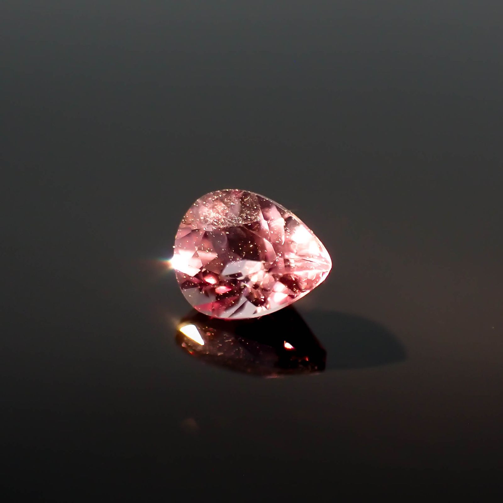 カラーシフト ピンクダイアスポア アフガニスタン産 0.41ct[240326985]5x4mm前後