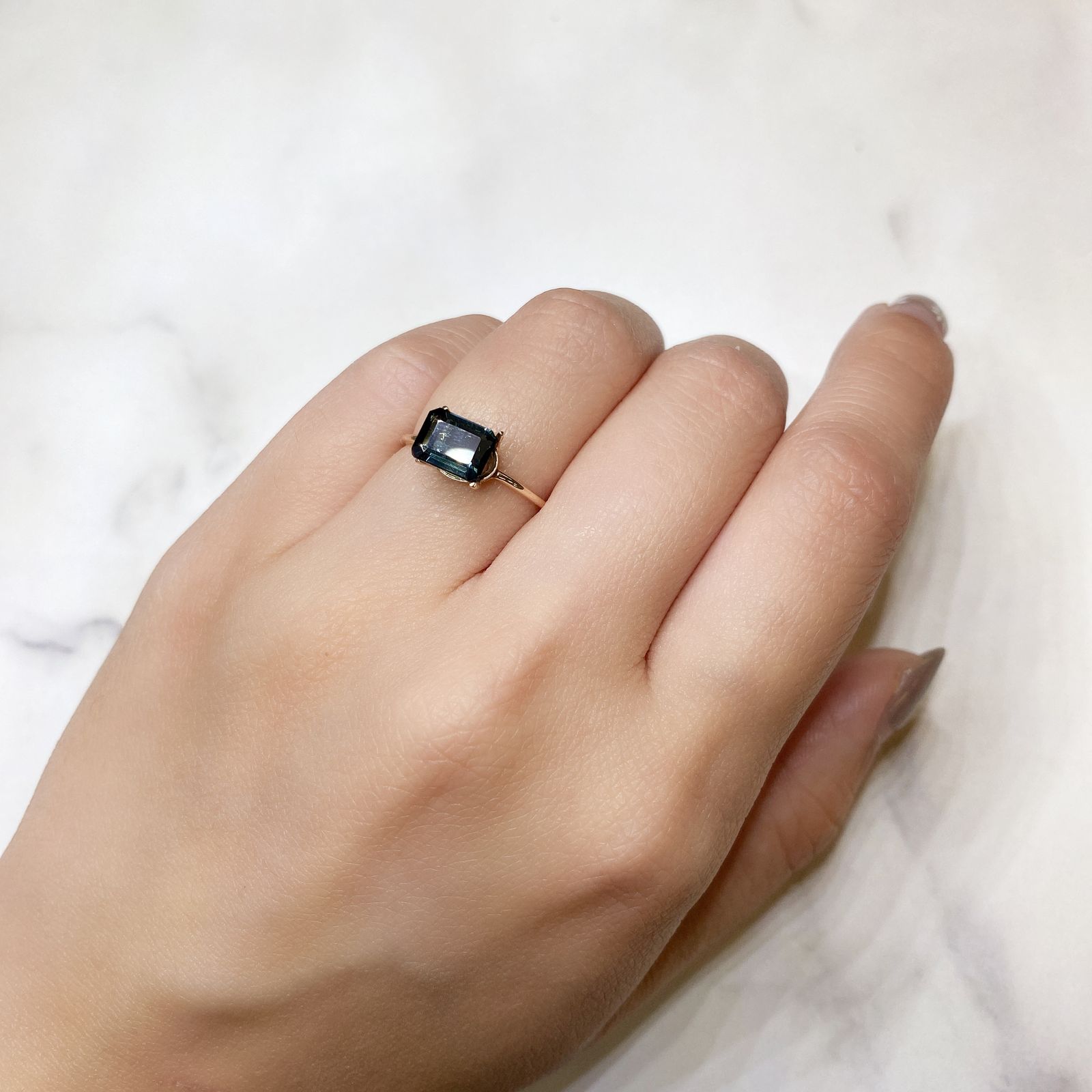 ブルートルマリン(宝石名ブルー・トルマリン) ナイジェリア/ブラジル産 1.334ct ソ付(彩珠)[211013589]7.3×5.8mm前後