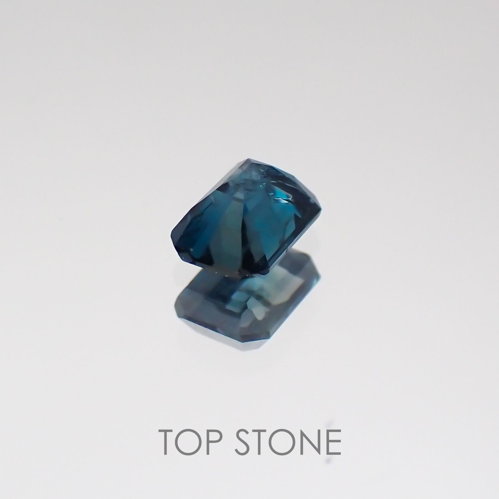 サファリン マダガスカル産 ルース 0.21ct[20128831]3.7×2.6mm前後