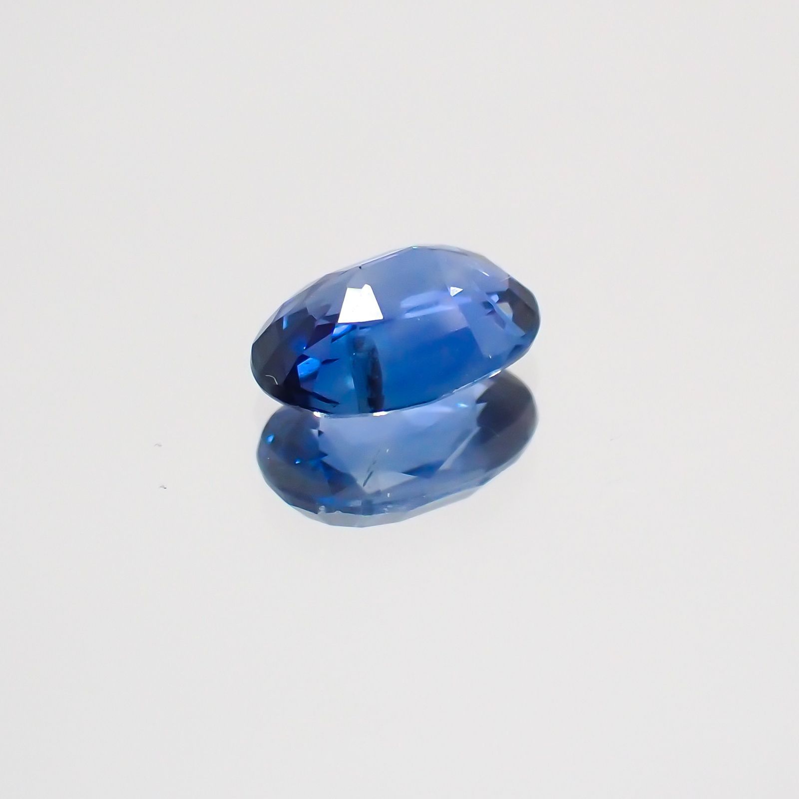 サファイア マダガスカル・スリランカ産 ルース 0.6ct[20128718]6.1×4mm前後