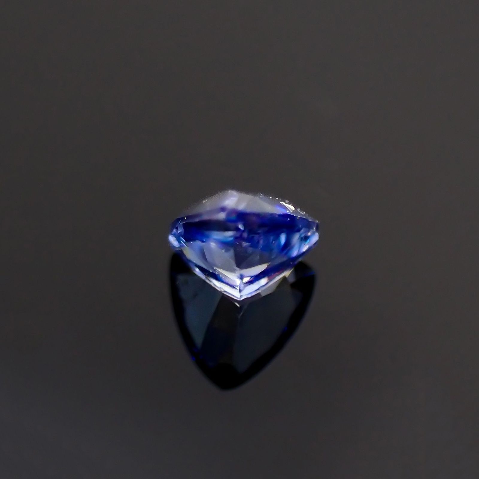 ベニトアイト アメリカ・カリフォルニア州産 0.071ct / 2.4x2.5mm前後 [260523212]