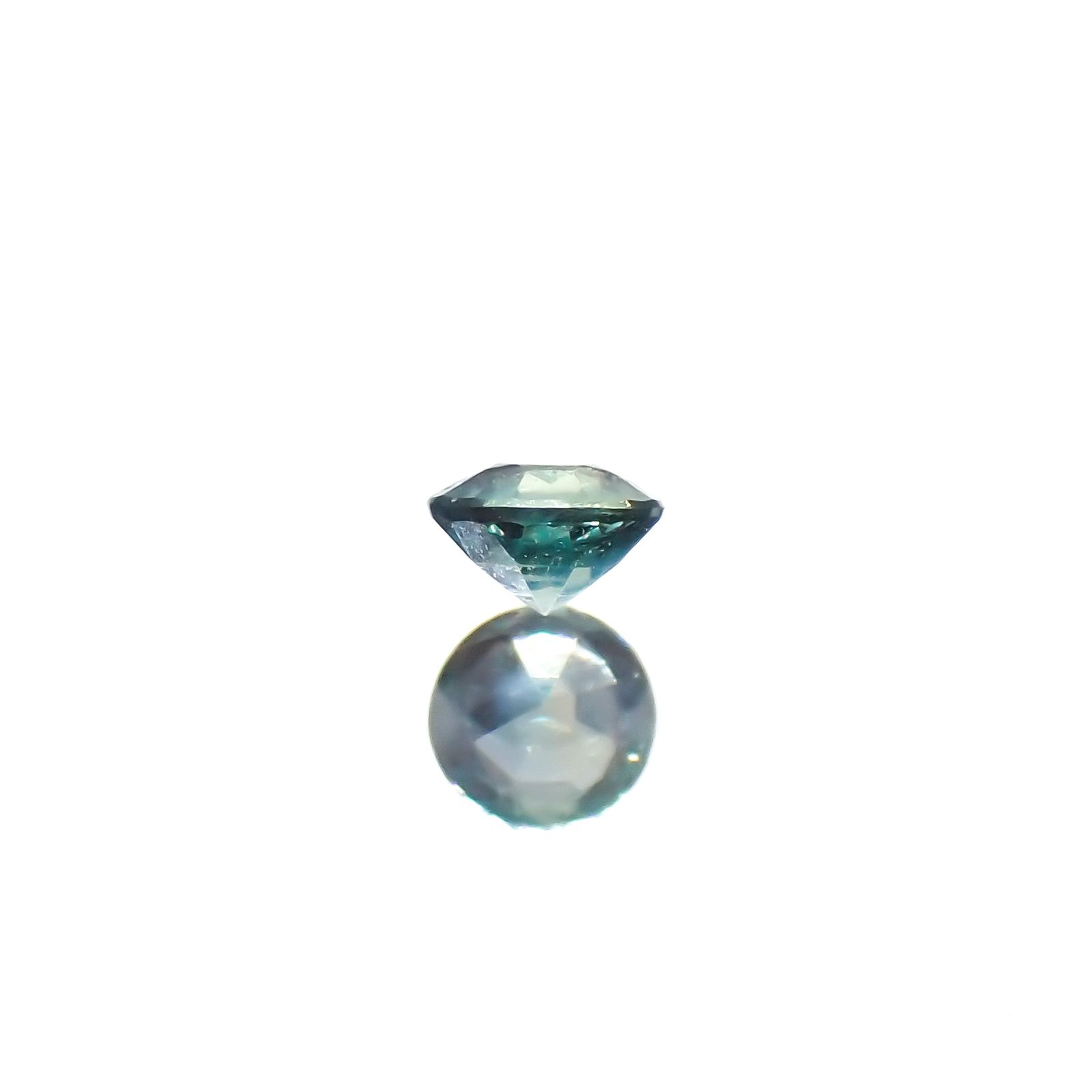 アレキサンドライトキャッツアイ ブラジル産/EmeraldMains社製 0.058ct[240527605]2.3x2.3mm前後