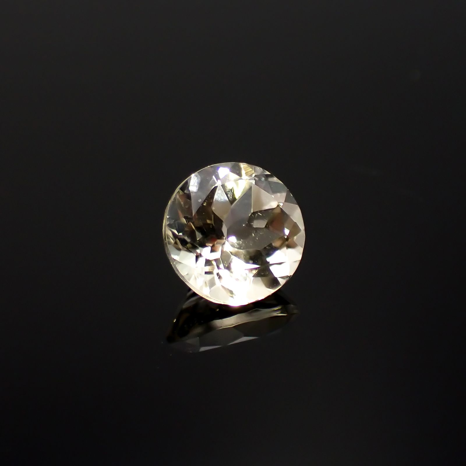 イエロースキャポライト フルオレッセンス(宝石名スキャポライト)タンザニア産 1.16ct 識別済[230722657]7.1x7mm前後