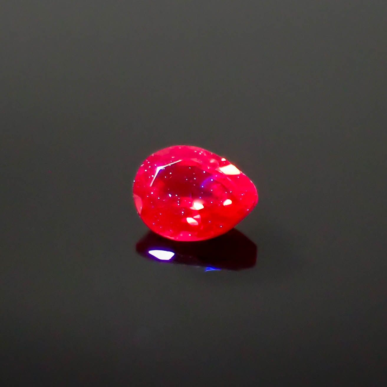 レッドスピネル ビルマ産 0.15ct[240728582]3.8x2.9mm前後