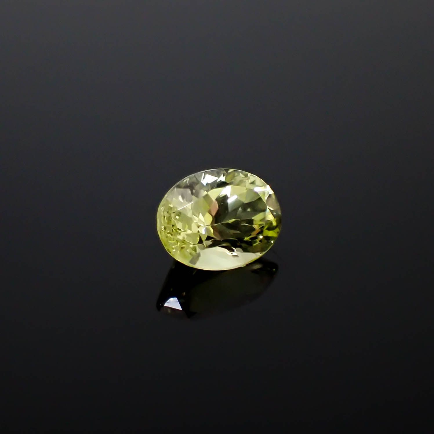 クリソベリル(宝石名イエロー・クリソベリル)スリランカ/マダガスカル産 1.605ct ソ付(彩珠)[250530414]8x5.9mm前後