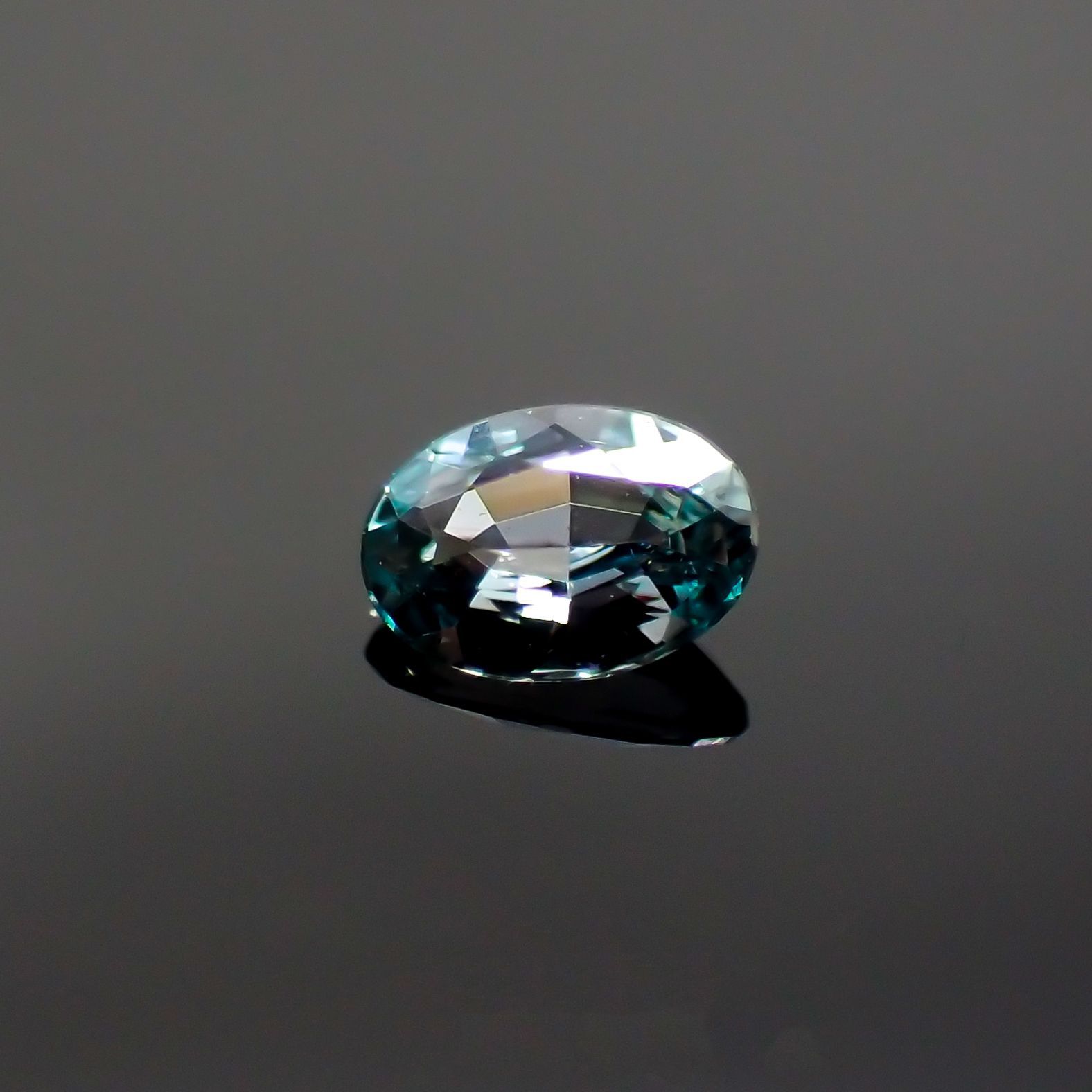アレキサンドライト(宝石名アレキサンドライト) ブラジル産 0.12ct 識別済[210711870]3.8×2.7mm前後