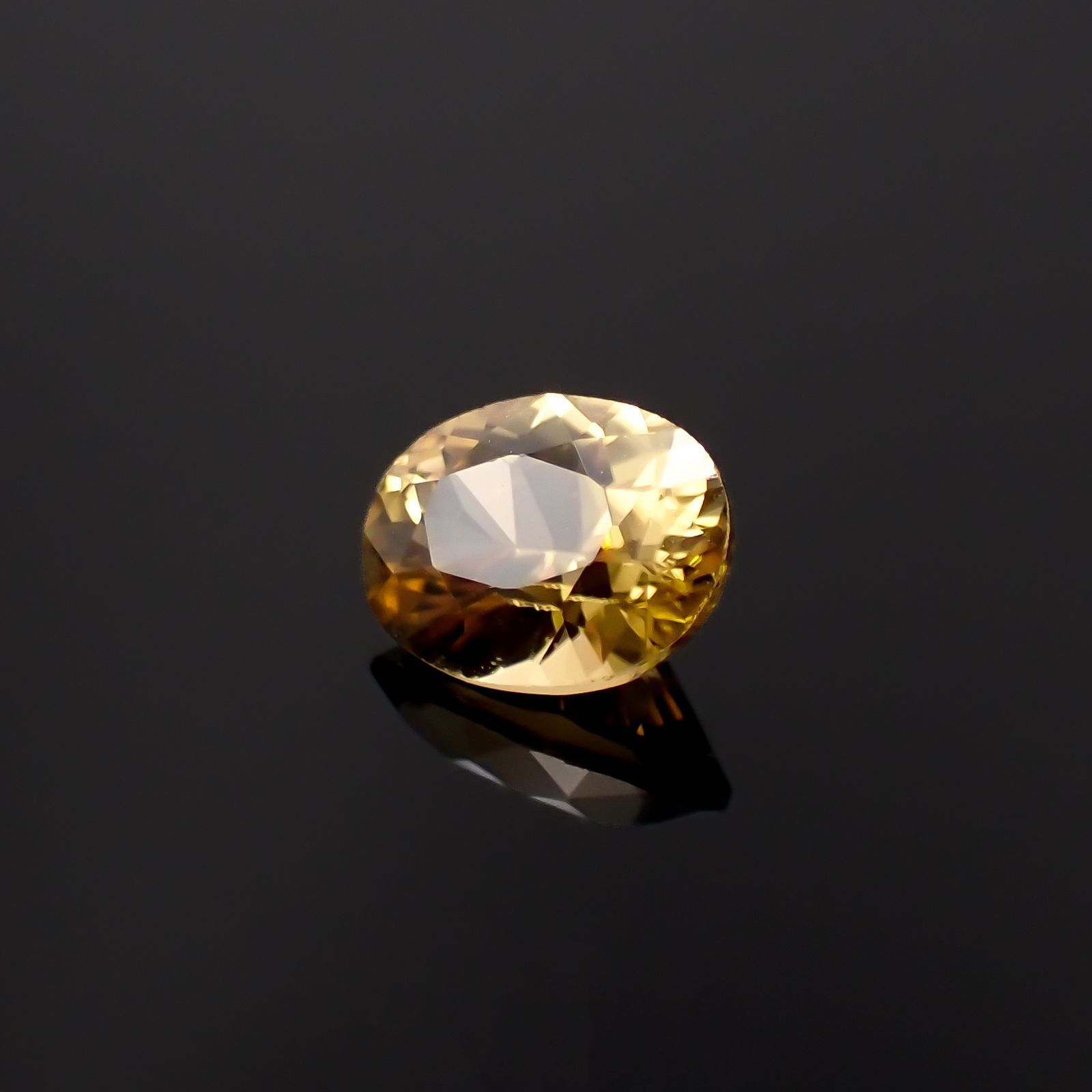 シンハライト(宝石名シンハライト)スリランカ産 識別済 1.19ct / 7.4x5.6mm前後 [260419706]