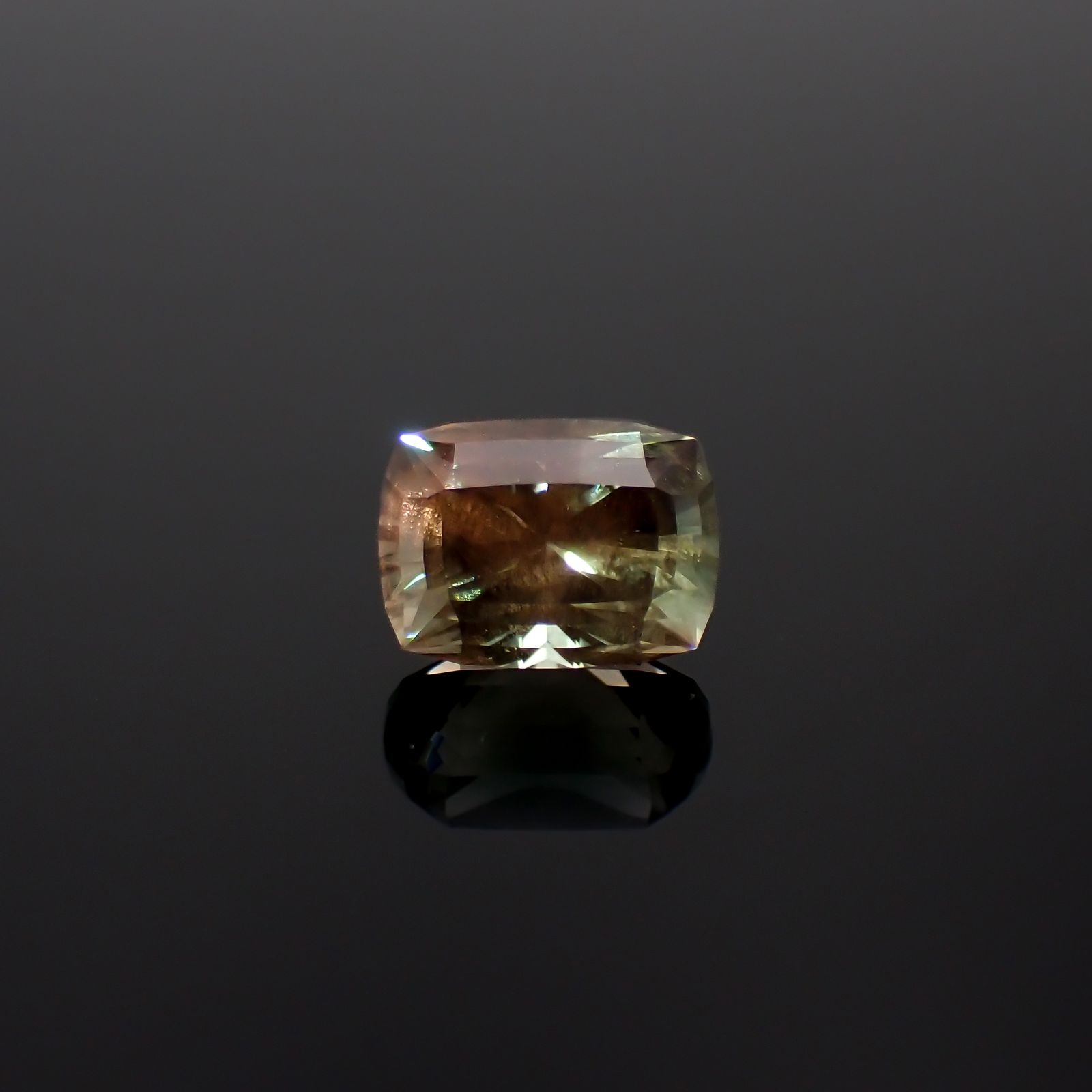 ◇バリオンカット◇バイカラーオレゴンサンストーン アメリカ・オレゴン州産 2.87ct[231224662]9.5x7mm前後