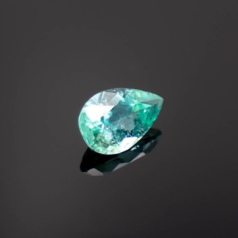 パライバトルマリン(宝石名トルマリン/別名パライバ・トルマリン)ブラジル・キントス鉱山産 0.23ct 識別済[221018837]5.3x3.4mm前後