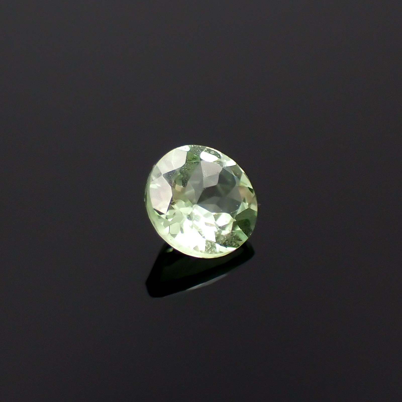 ミントガーネット タンザニア産 0.54ct[231023723]5.1x5.1mm前後