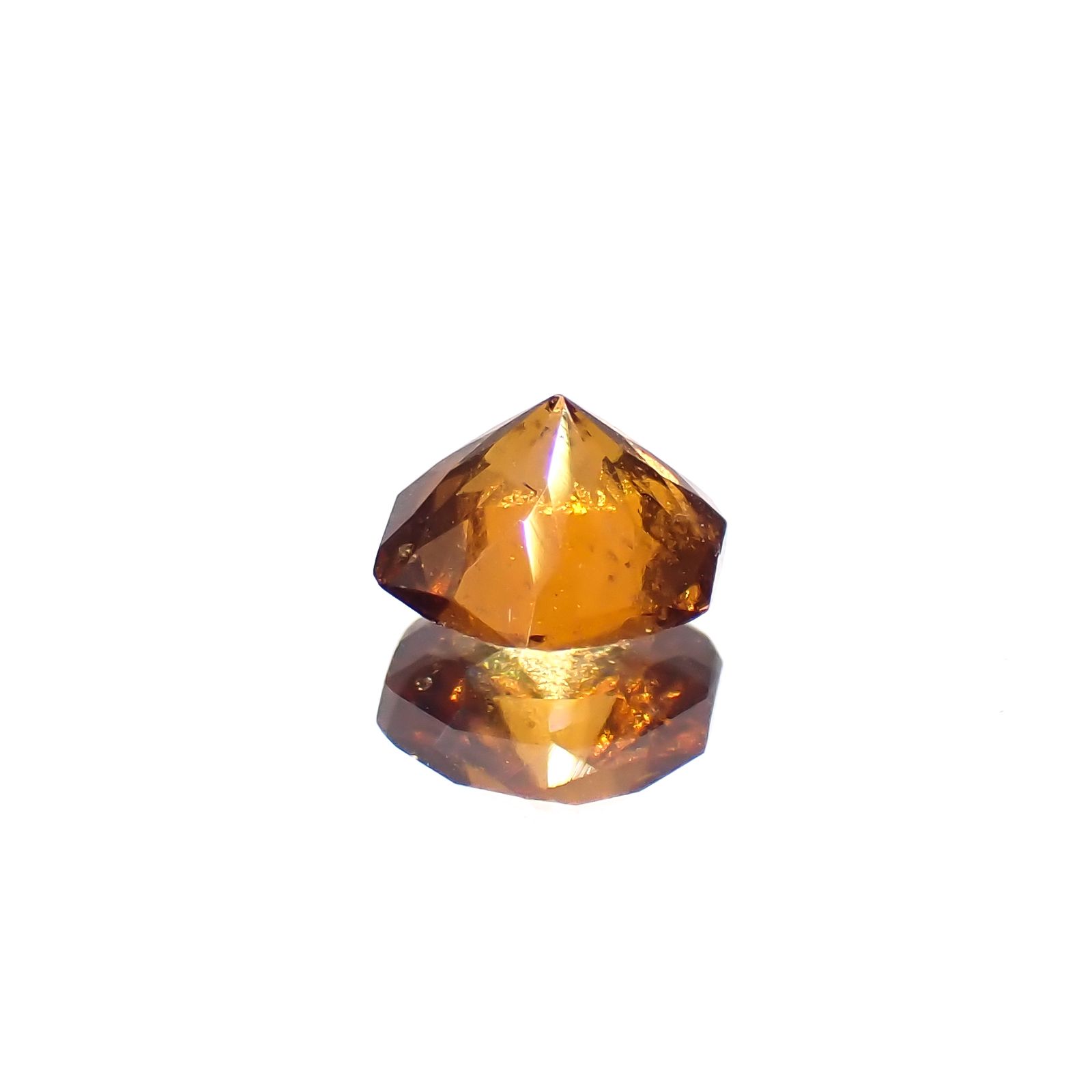 ◇ヘキサゴンカット◇ヘソナイトガーネット(宝石名ガーネット)スリランカ産 0.63ct 識別済[230421610]5x4.9mm前後