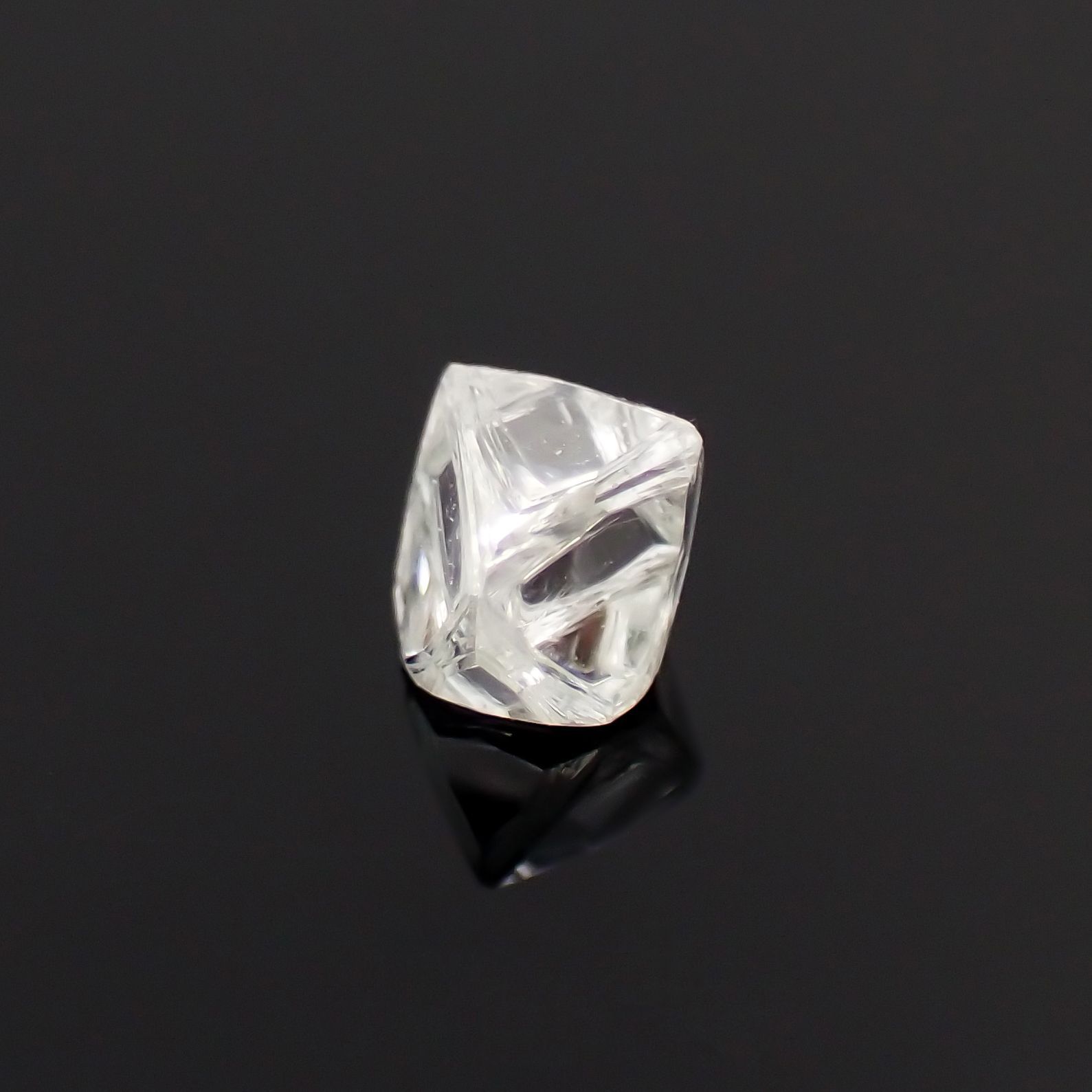 ソーヤブルダイヤモンド 原石(宝石名ダイアモンド) 0.193ct ソ付(彩珠)[230120145]3x2.5mm前後