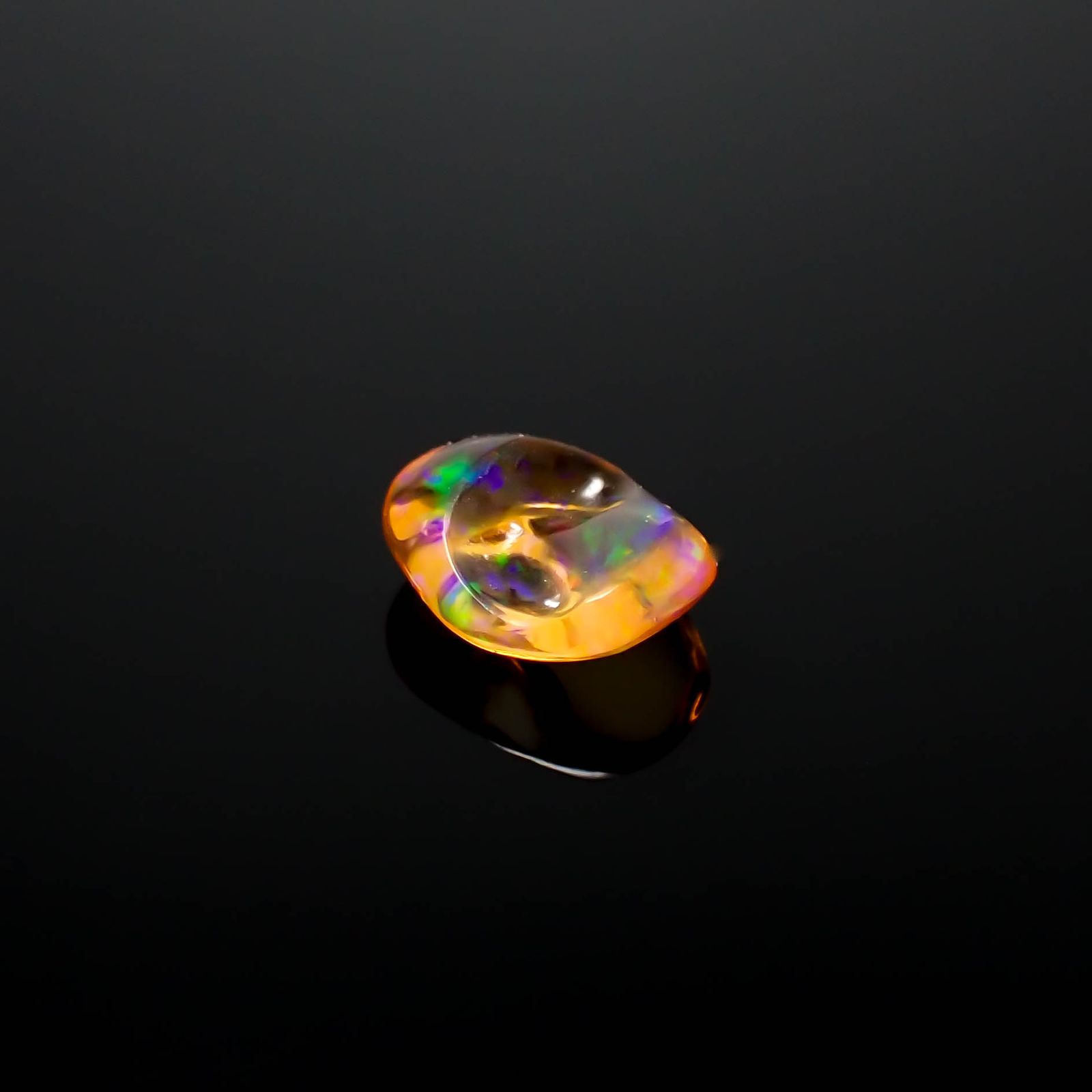 ファイヤーオパール 原石 メキシコ産 0.77ct [240125273]7.9x6.5mm前後