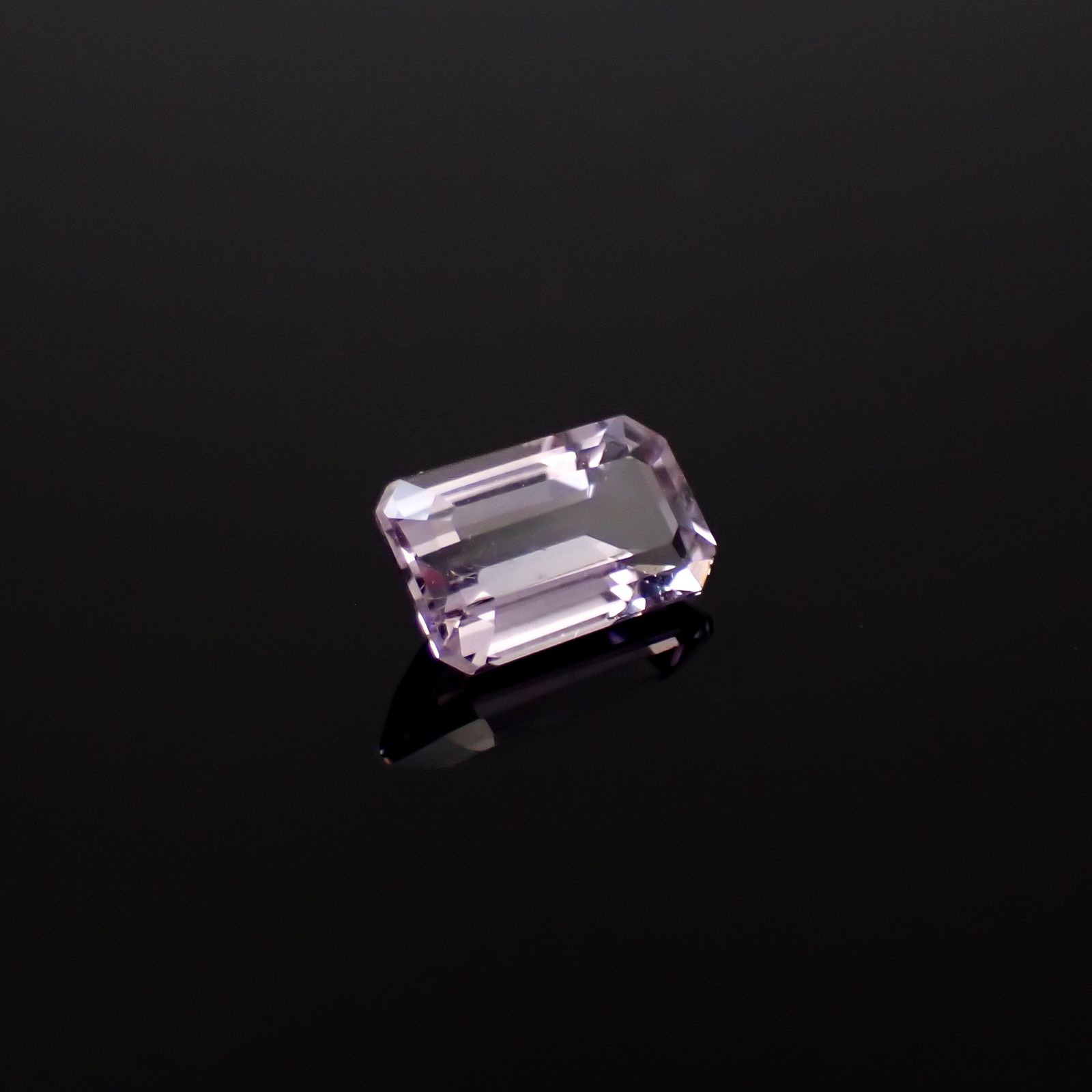 マリアライト フルオレッセンス(宝石名スキャポライト)スリランカ産 1.06ct 識別済[250330045]8x4.8mm前後
