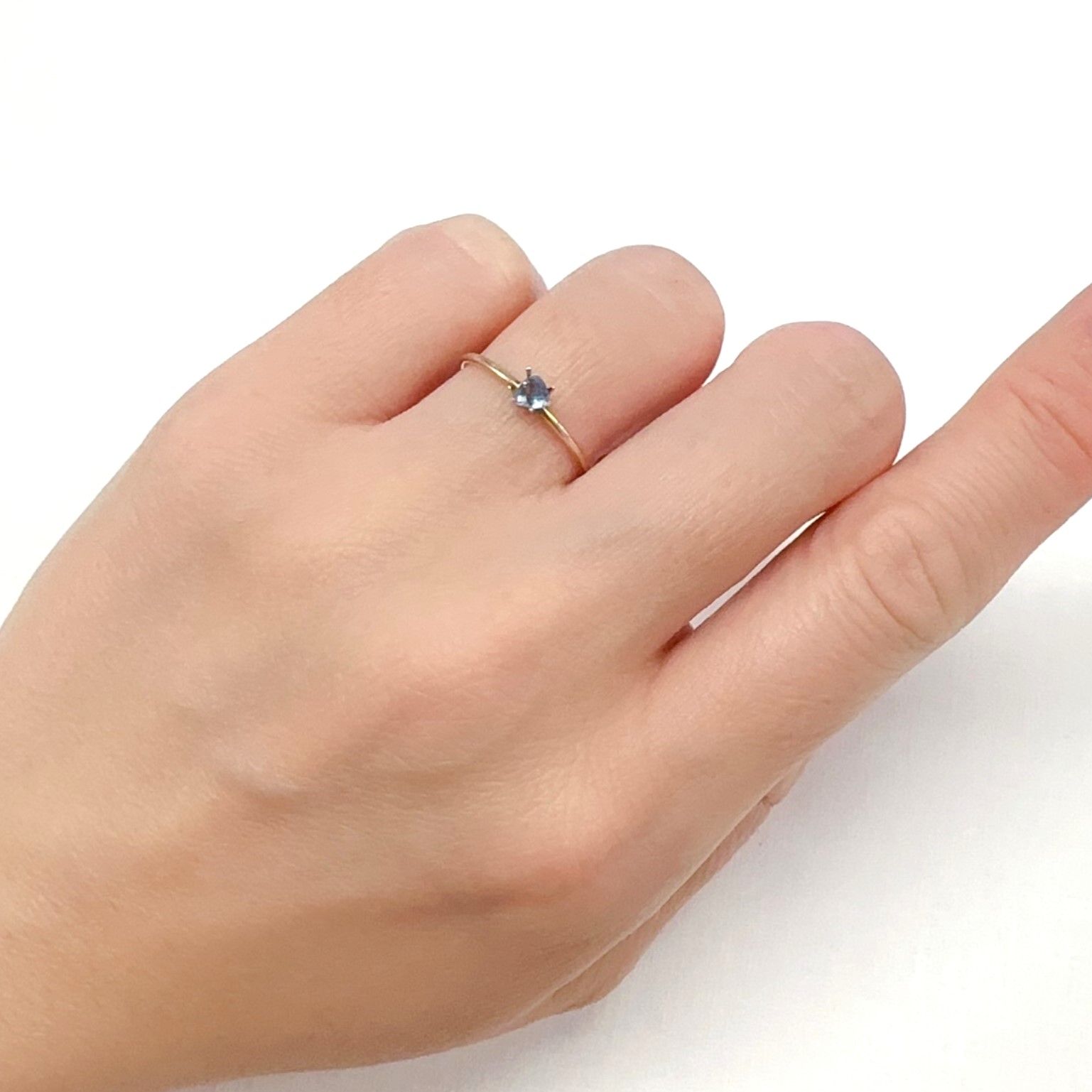 アベンチュリンアクアマリン ブラジル・ミナスジェライス州産 0.12ct[240225997]3.3x3.3mm前後