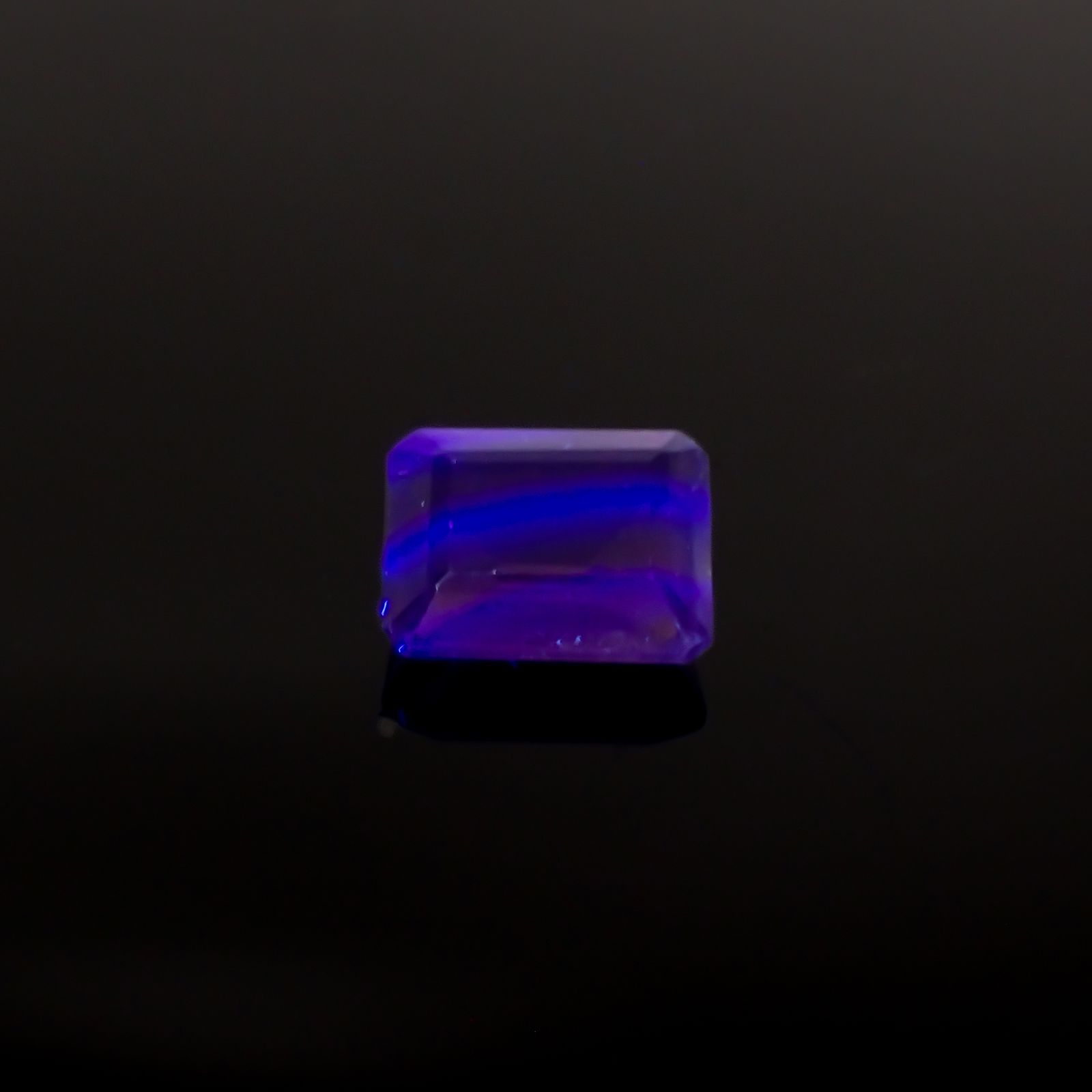 パーティカラーフローライト フルオレッセンス ブラジル産 4.40ct[240326916]10.9x8.8mm前後
