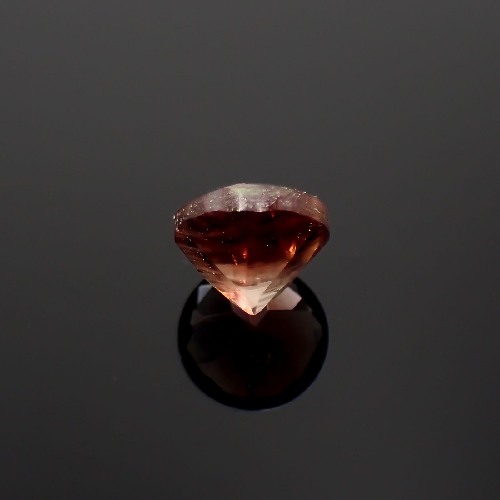 バイカラーオレゴンサンストーン(宝石名バイカラー・ラブラドライト)アメリカ・オレゴン州産 0.56ct 識別済[230722719]5.1x5.1mm前後