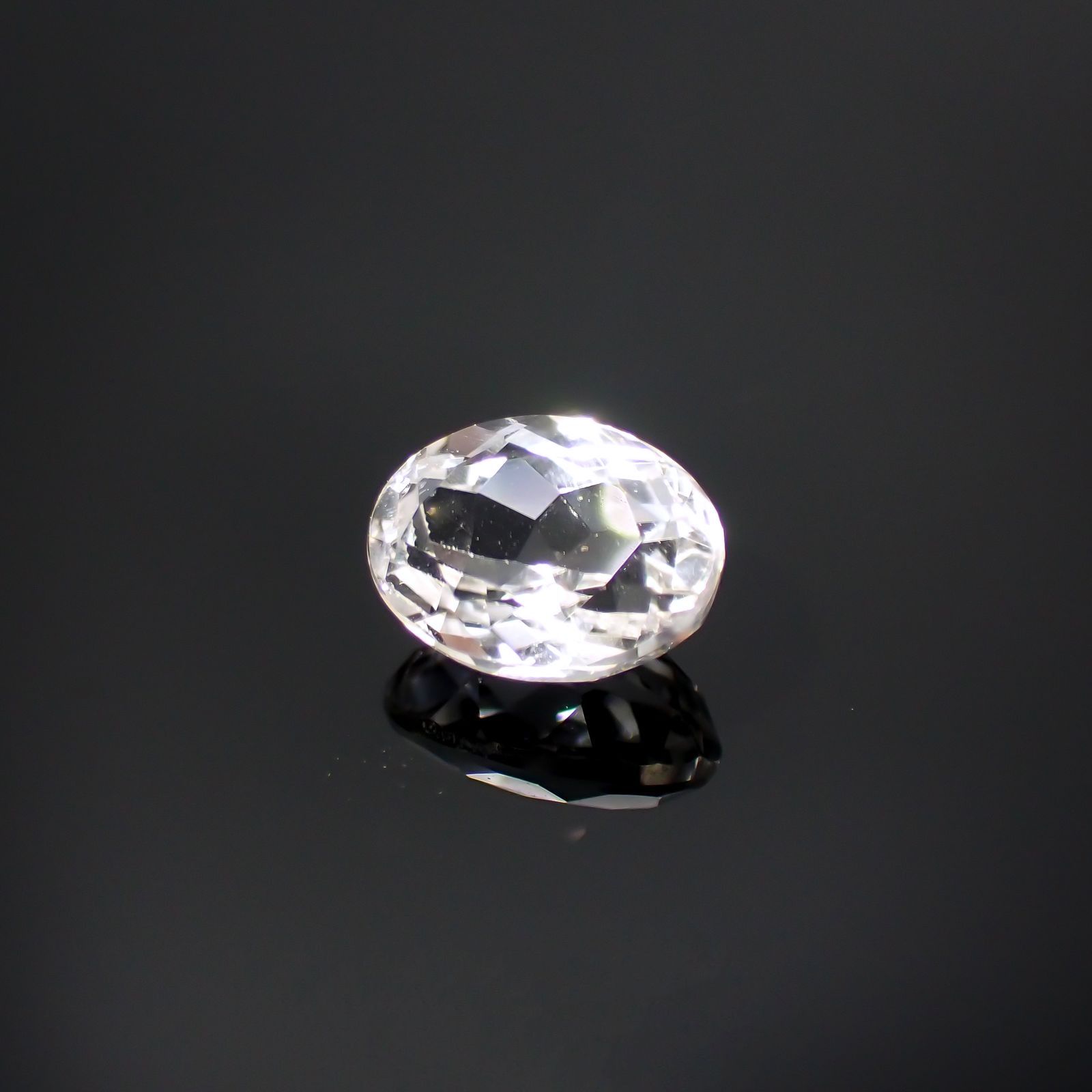 カラーレススポジュミン(宝石名ホワイト・スポジュミン) ブラジル産 1.64ct 識別済[250812620]8×6.1mm前後