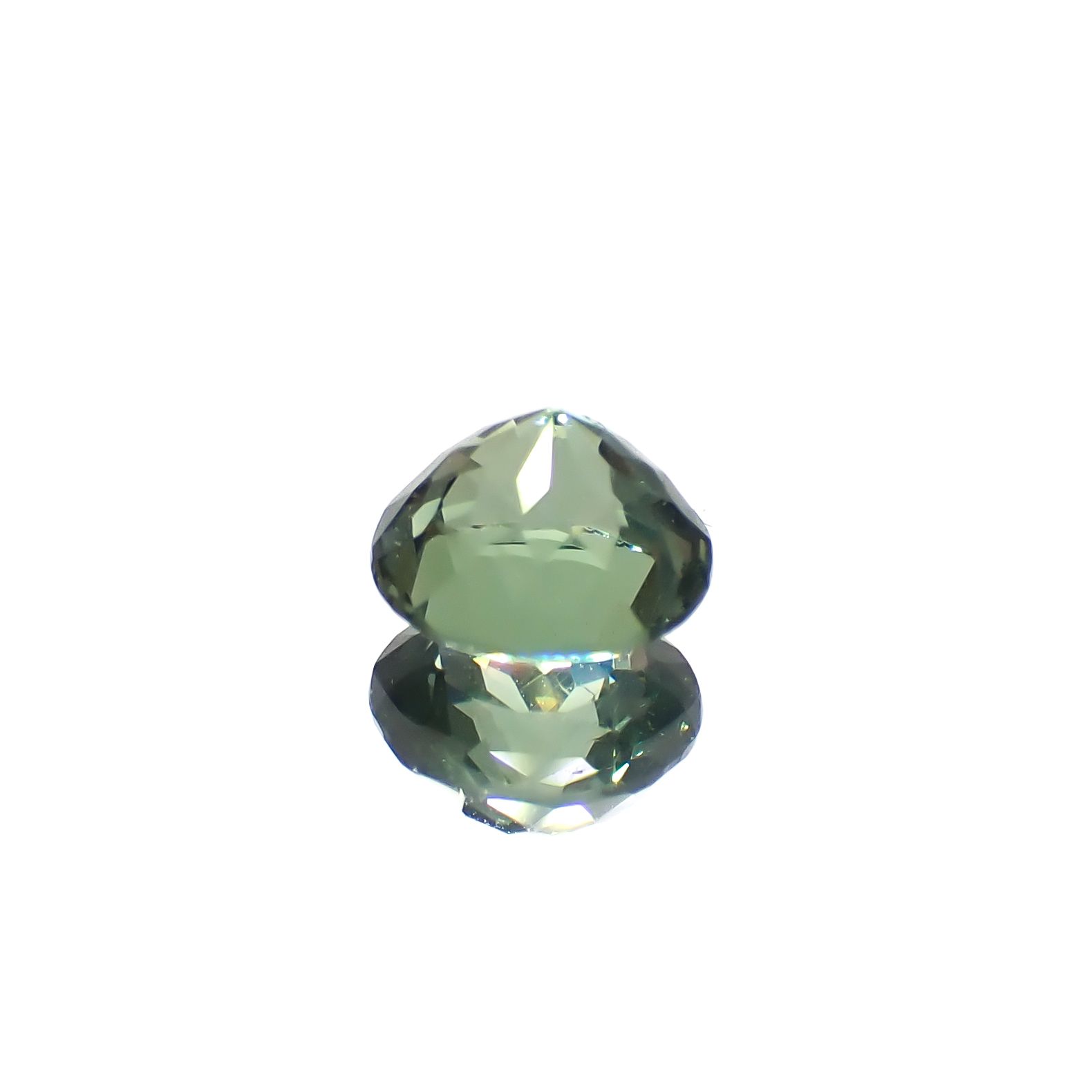 グリーンアパタイト マダガスカル産 0.76ct [241129485]5.6x5.6mm前後