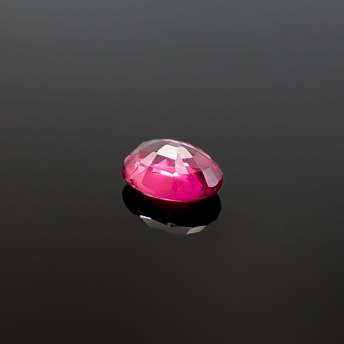 ルビー 非加熱(宝石名ルビー)マダガスカル産 GIA鑑付 0.61ct / 5.56x4.38mm前後 [260632489]