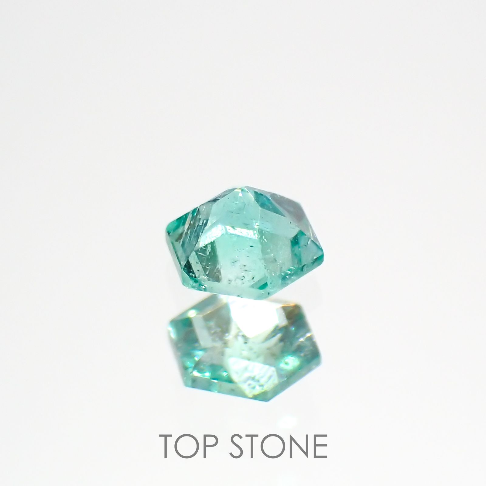 ◇ヘキサゴンカット◇エメラルド(宝石名エメラルド)ザンビア産 0.12ct 識別済[220115194]3.1x3mm前後