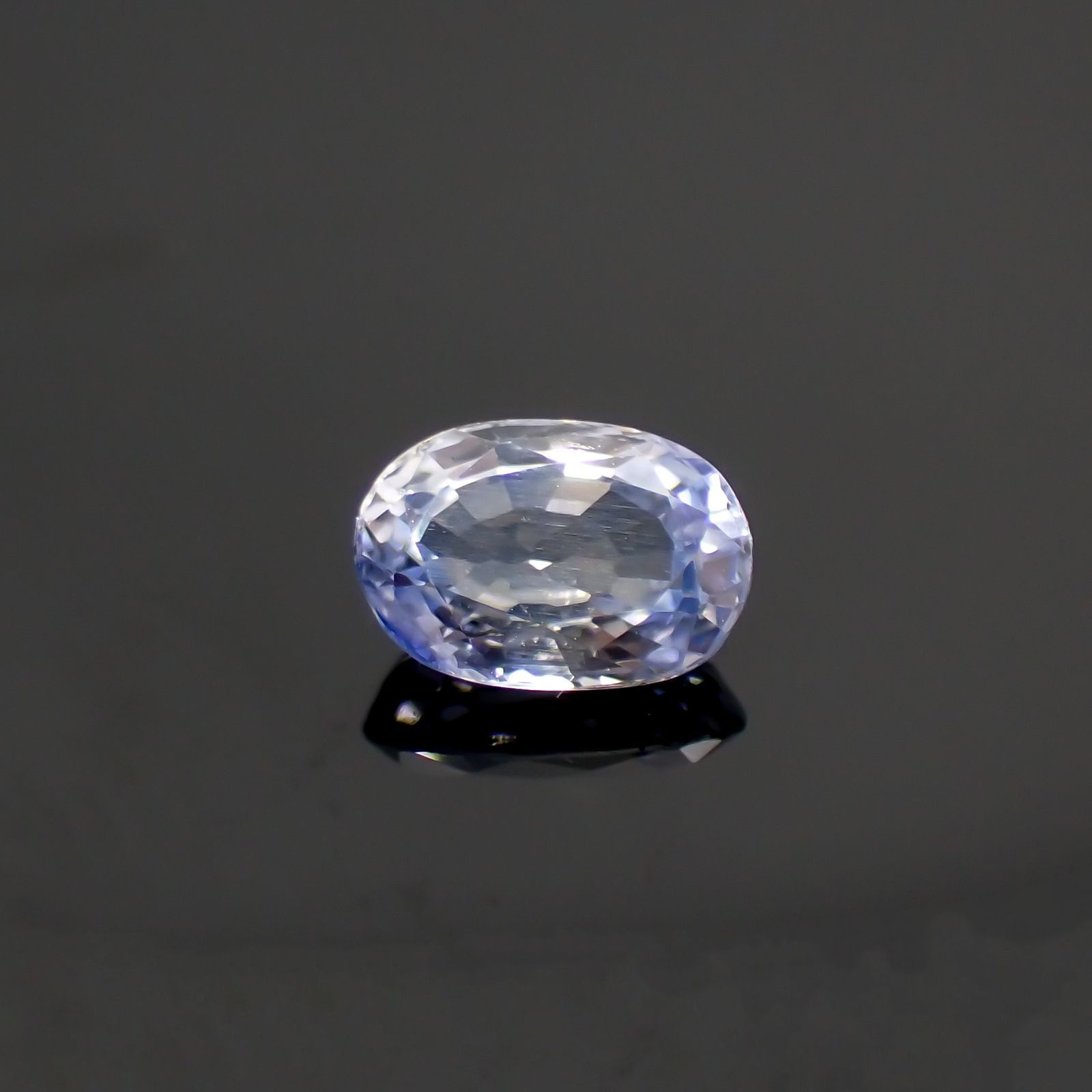 アイスブルーサファイア(宝石名ブルー・サファイア) スリランカ/マダガスカル産 0.68ct 識別済[210611165]6.1×4.1mm前後