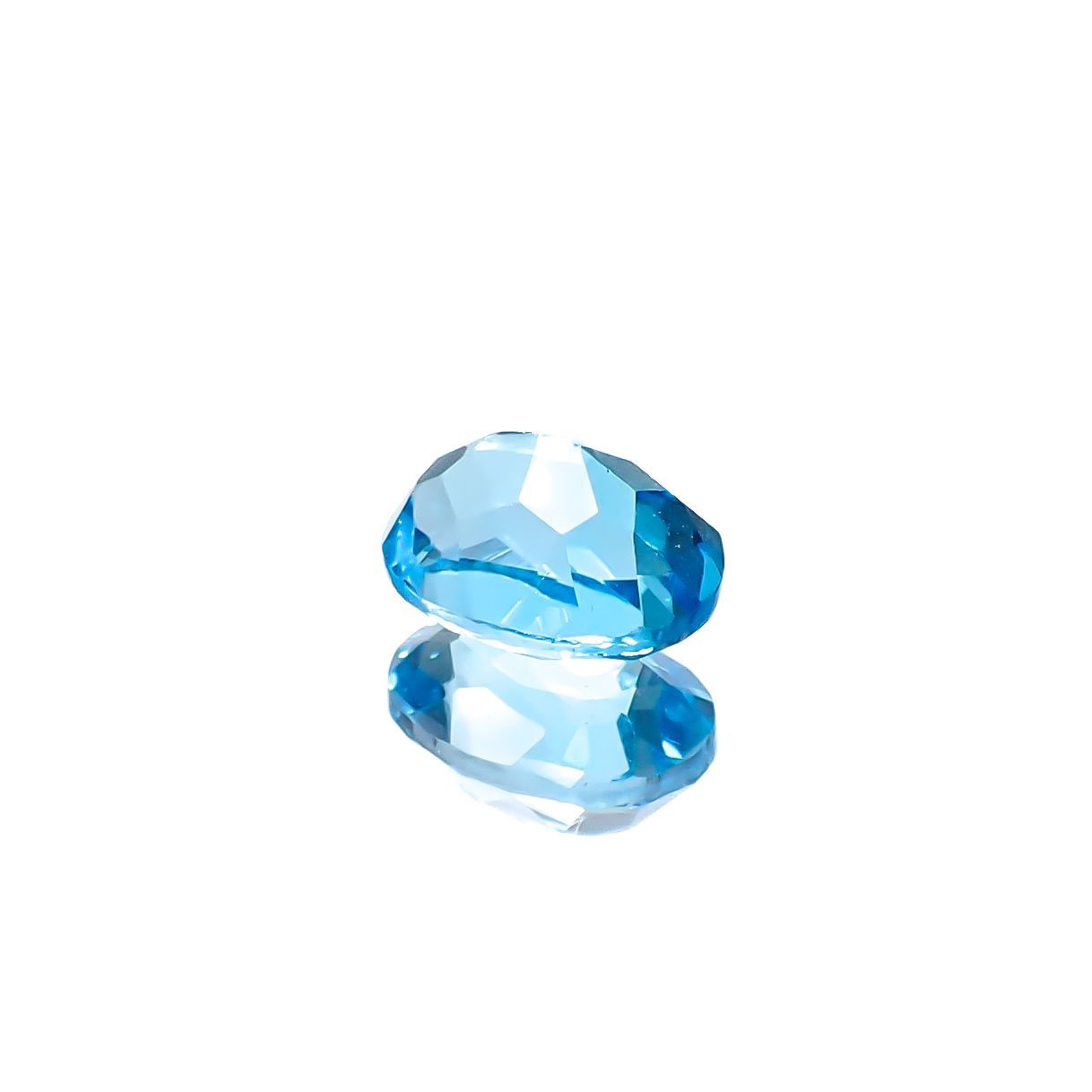 スイスブルートパーズ ブラジル産 1.89ct [241229577]8.1x6.2mm前後