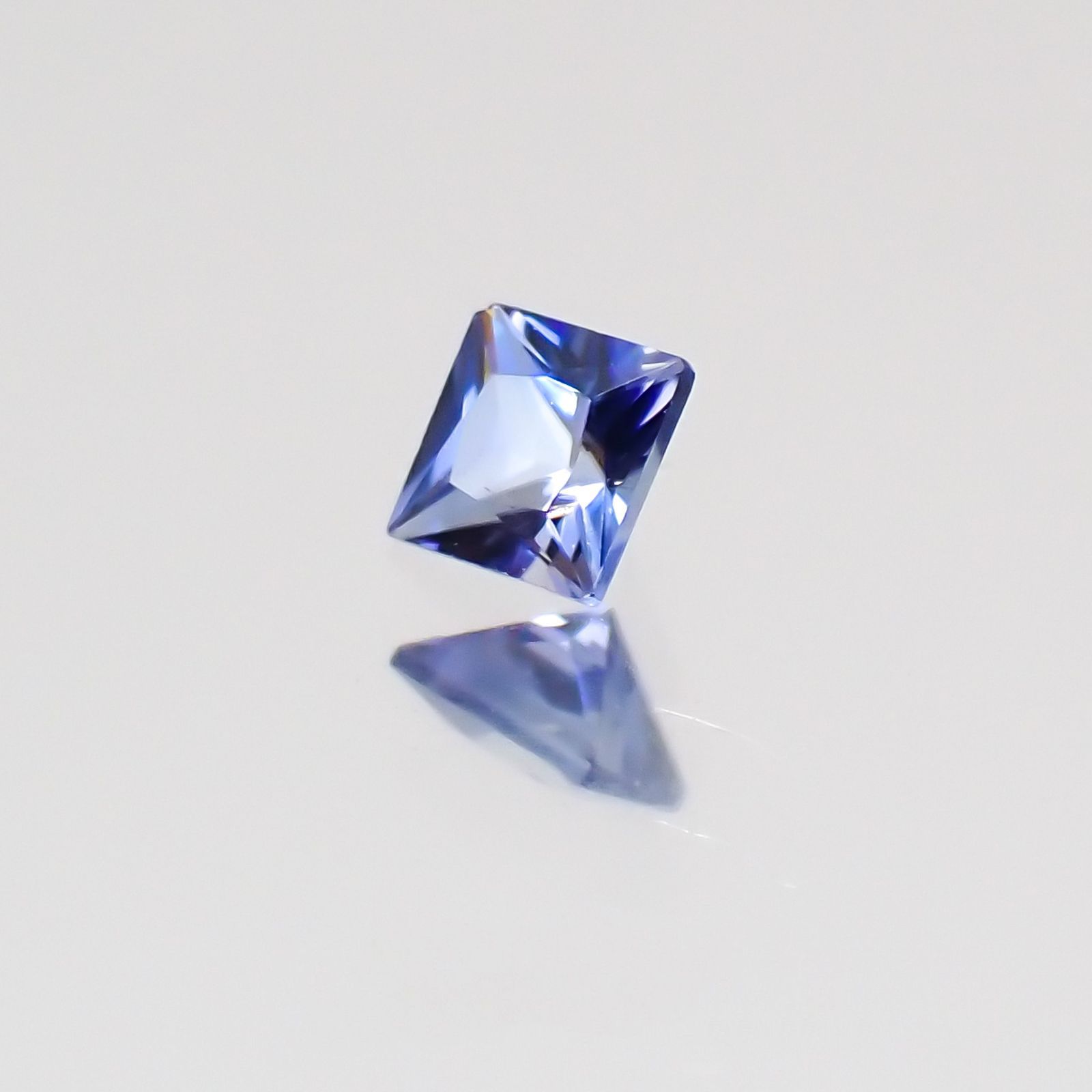 ◇プリンセスカット◇ベニトアイト アメリカ産 ルース 0.049ct[21019043]2×2mm前後