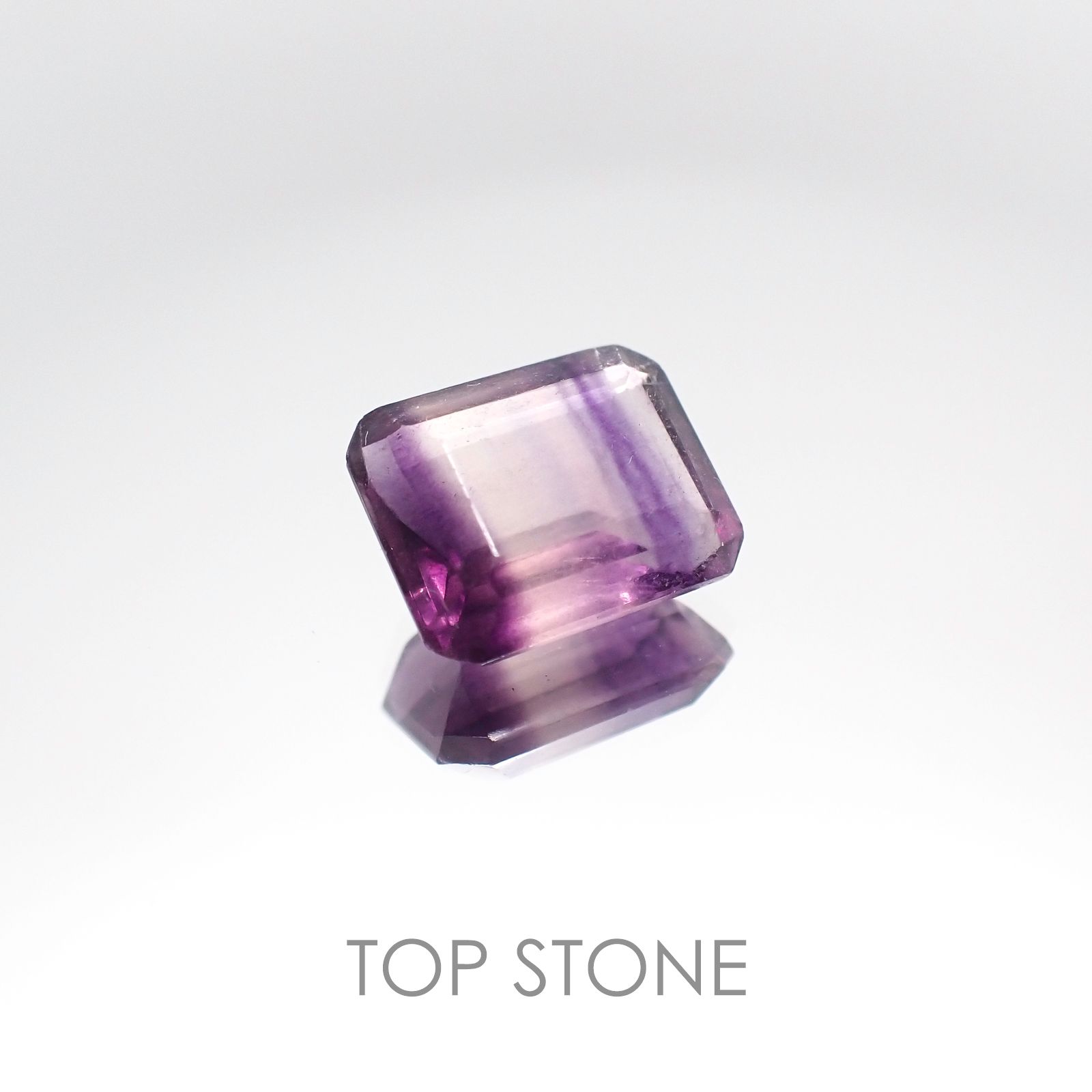 バイカラーフローライト ブラジル産 ルース 3.81ct[20107062]10.1×8.2mm前後