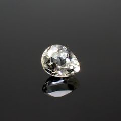 リューコガーネット(宝石名ホワイト グロッシュラー・ガーネット)ビルマ産 0.39ct 識別済[220616320]4.8x3.8mm前後