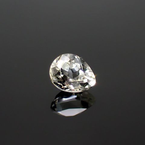 リューコガーネット(宝石名ホワイト グロッシュラー・ガーネット)ビルマ産 0.39ct 識別済[220616320]4.8x3.8mm前後