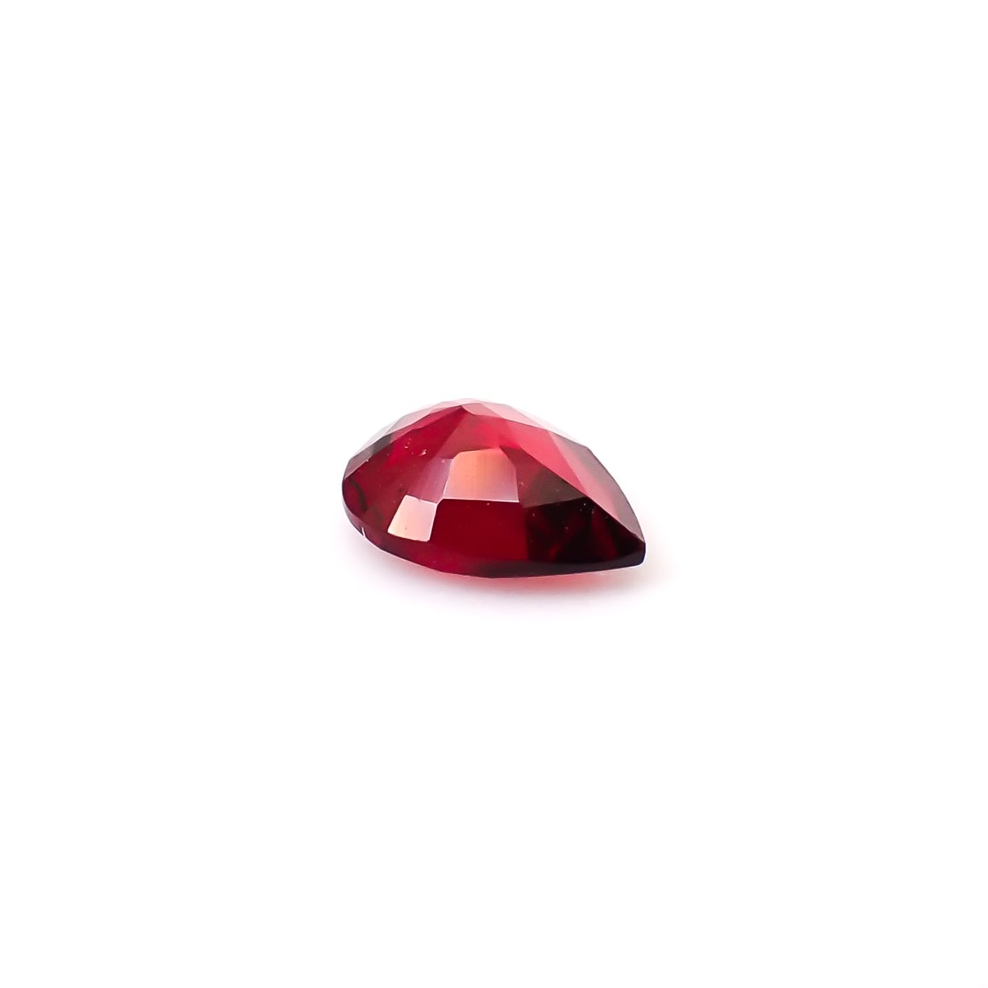 レッドスピネル(宝石名レッド・スピネル)タンザニア産 識別済 0.27ct / 5x3.9mm前後 [260732566]
