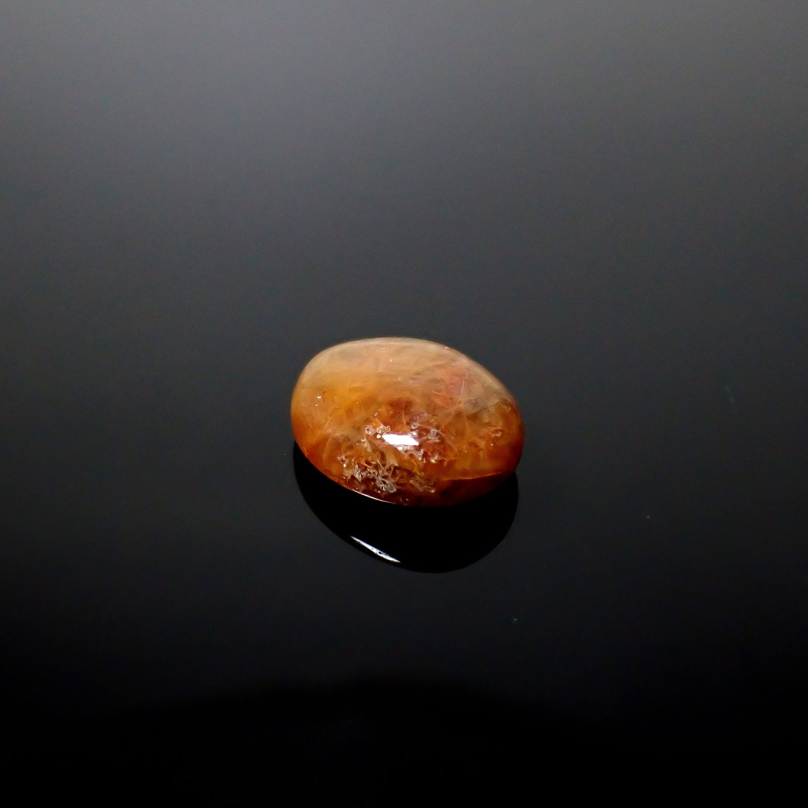 北海道石(北海道オパール)※裏面蛍光  北海道河東郡鹿追町然別産 4.79ct [250630530]13.4x10.9mm前後