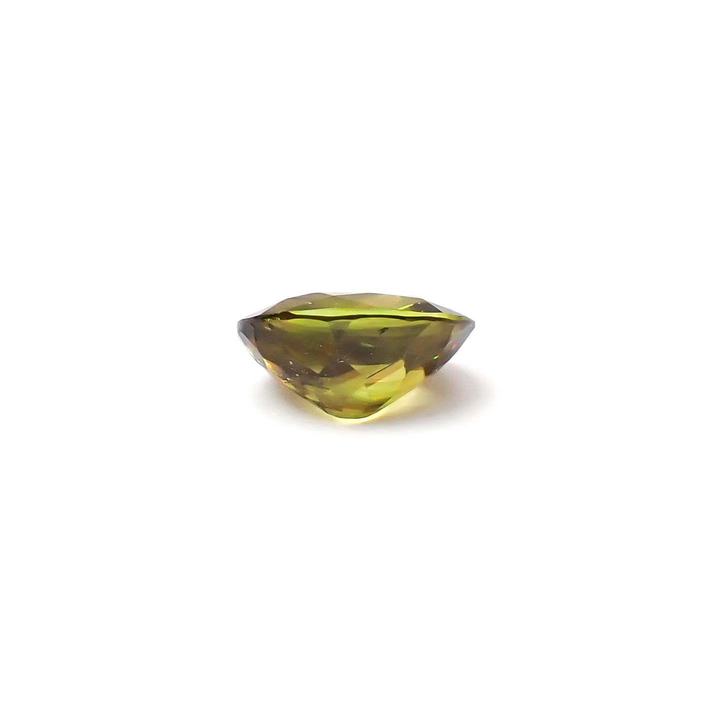 カラーチェンジスフェーン パキスタン産 0.30ct / 4.7x3.7mm前後 [260632439]
