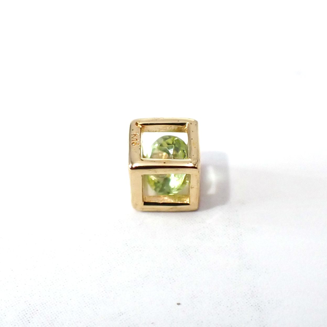 ◇K18 Reinette（レネット）◇ペリドット | キューブボックスデザイン [チャーム/ペンダントトップ※チェーン別売り]
