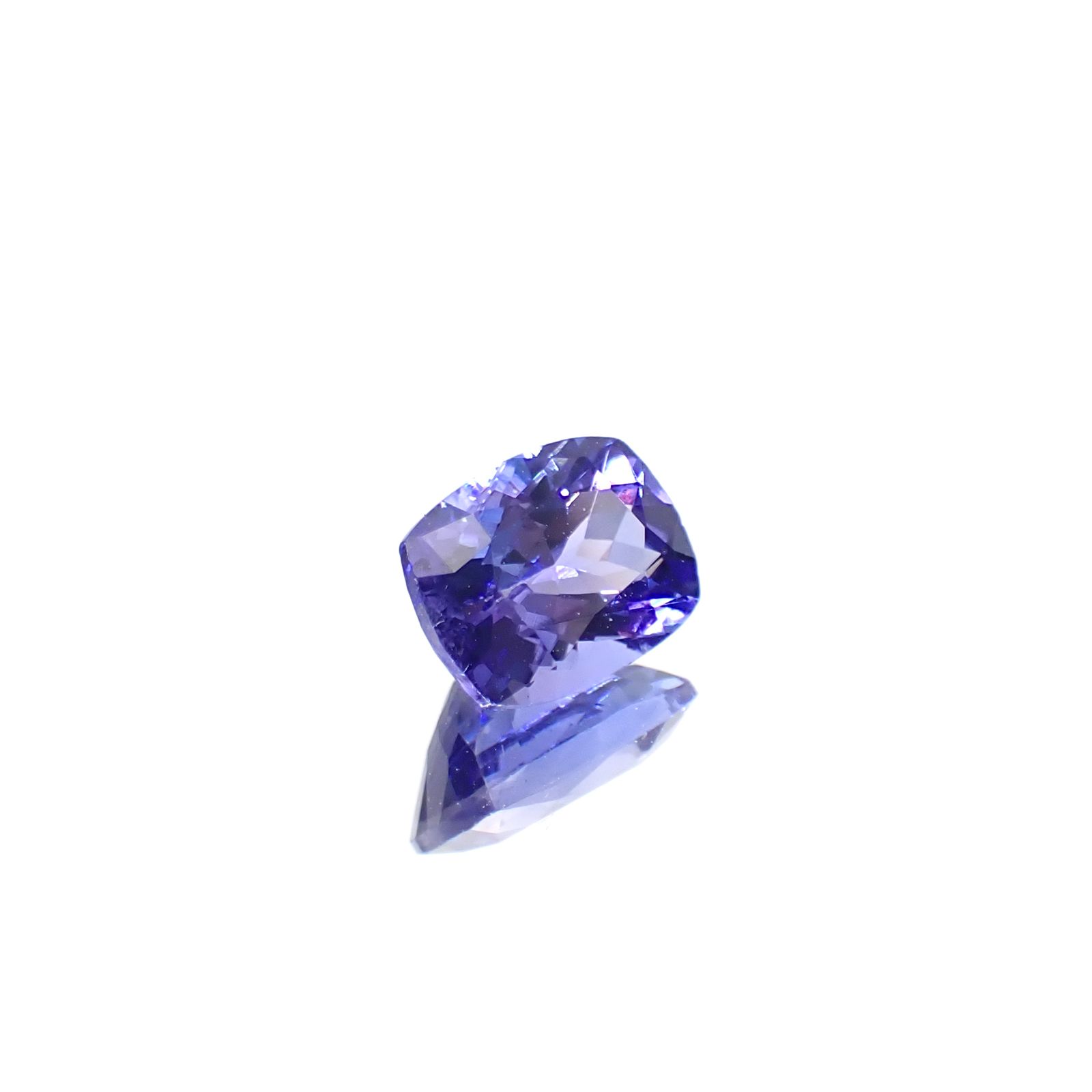 タンザナイト(宝石名タンザナイト)タンザニア産 識別済 1.68ct / 8x5.9mm前後 [251031243]