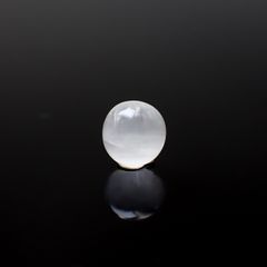 ベリロナイトキャッツアイ(宝石名ベリロナイト・キャッツアイ)ブラジル/パキスタン産 ソ付(彩珠) 0.561ct / 5.2x5mm前後 [260632416]