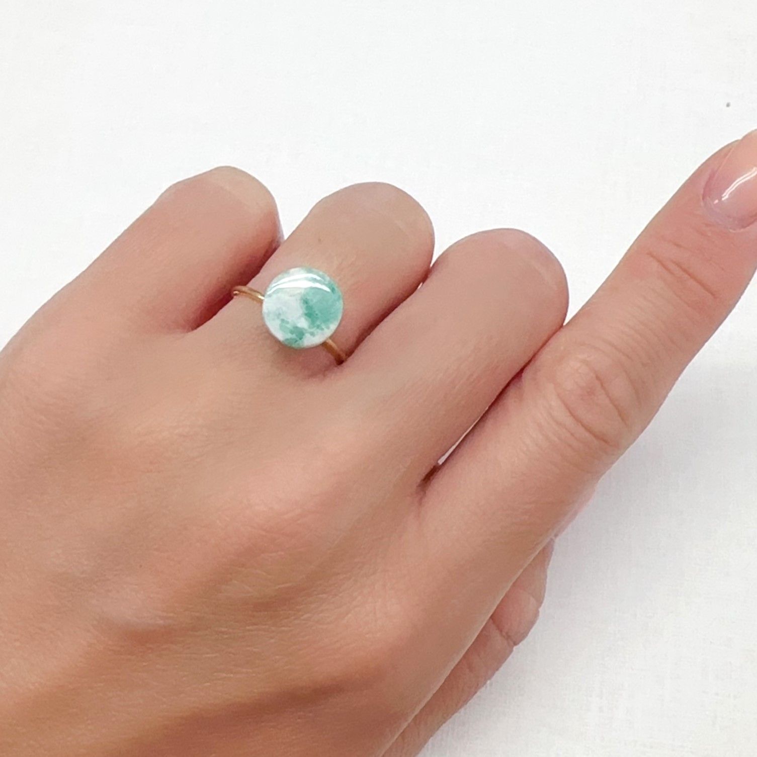 マトリックスエメラルド(エメラルドインクォーツ/フェルドスパー) ブラジル産 4.05ct[240326496]9.8x9.8mm前後